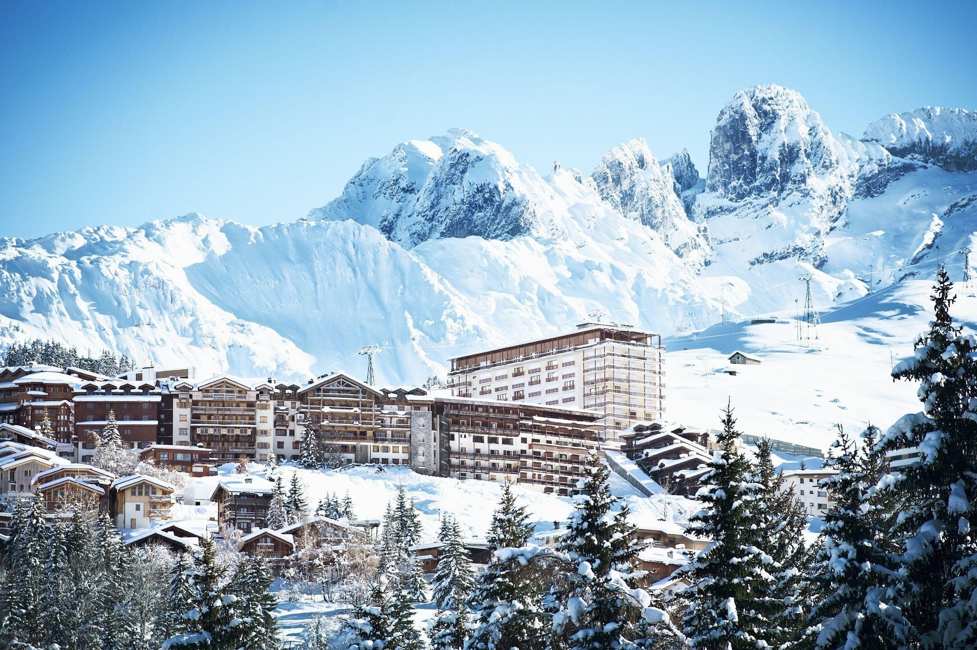 Courchevel 1650, French ski resorts, Luxury shopping, Relaxing spas, 2000x1340 HD Desktop