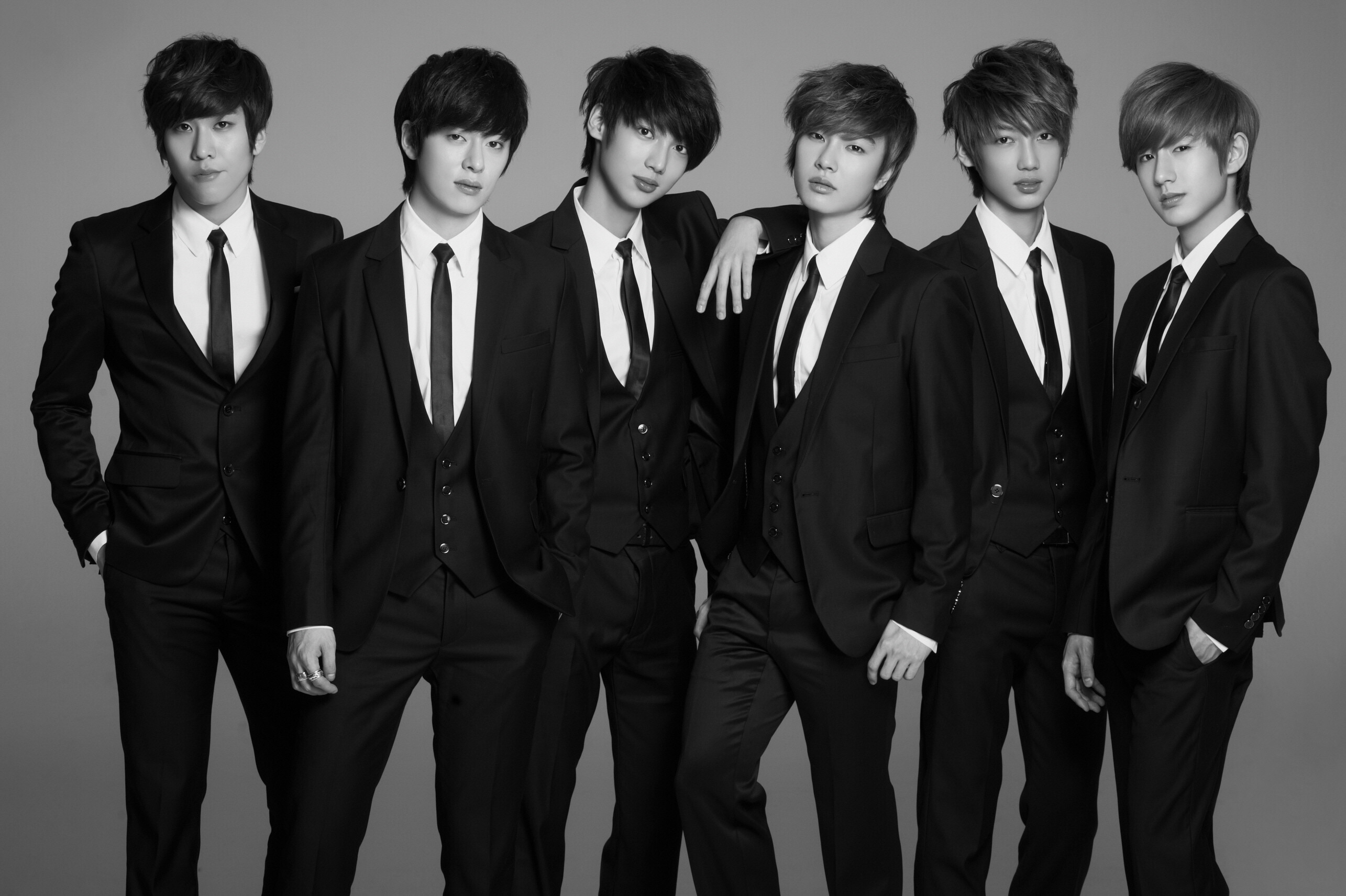 K-Pop: Boyfriend, A South Korean boy band formed by Starship Entertainment in 2011. 2570x1720 HD Background.