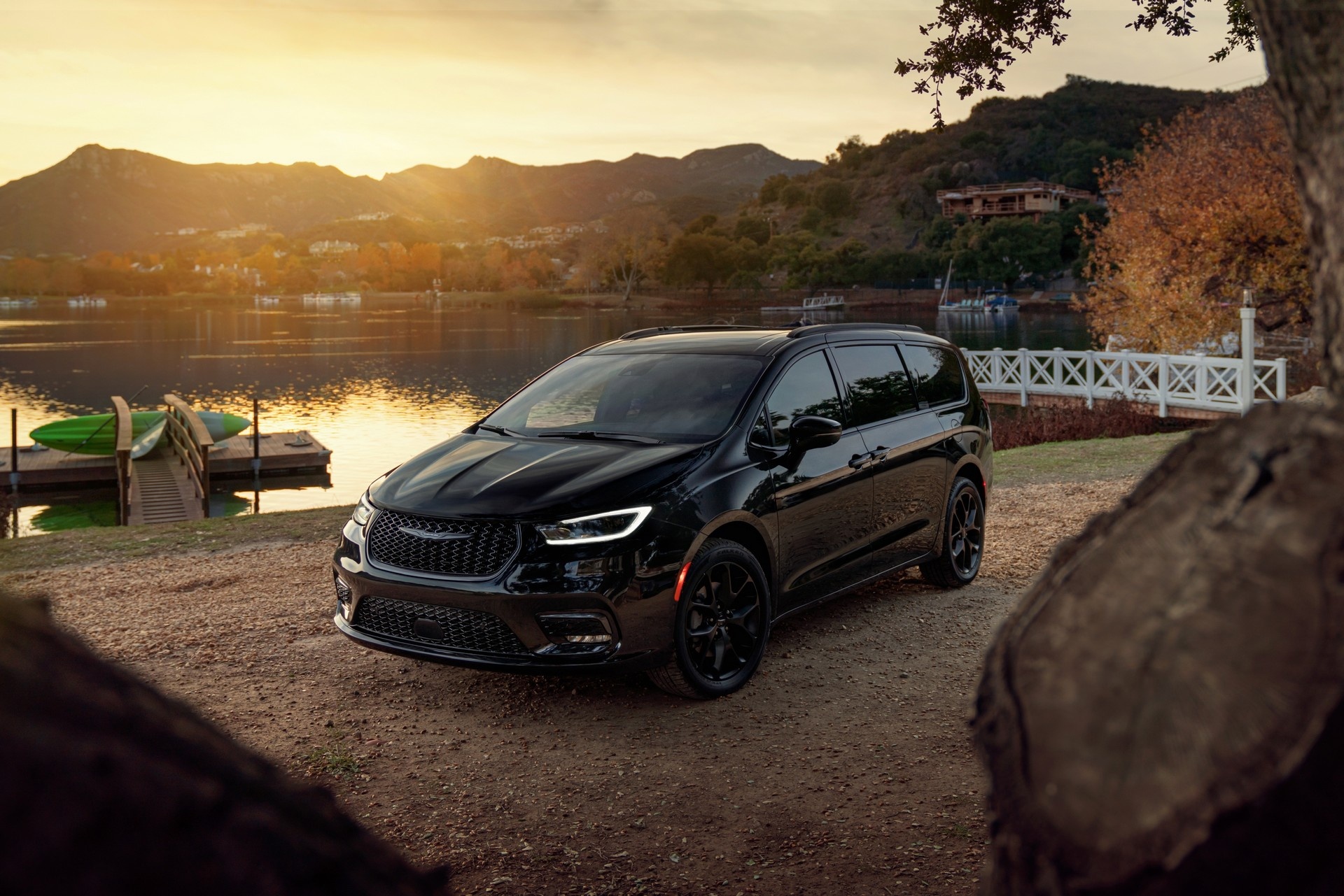 Chrysler Pacifica, Limited edition, Front three quarter, Stylish and elegant, 1920x1290 HD Desktop