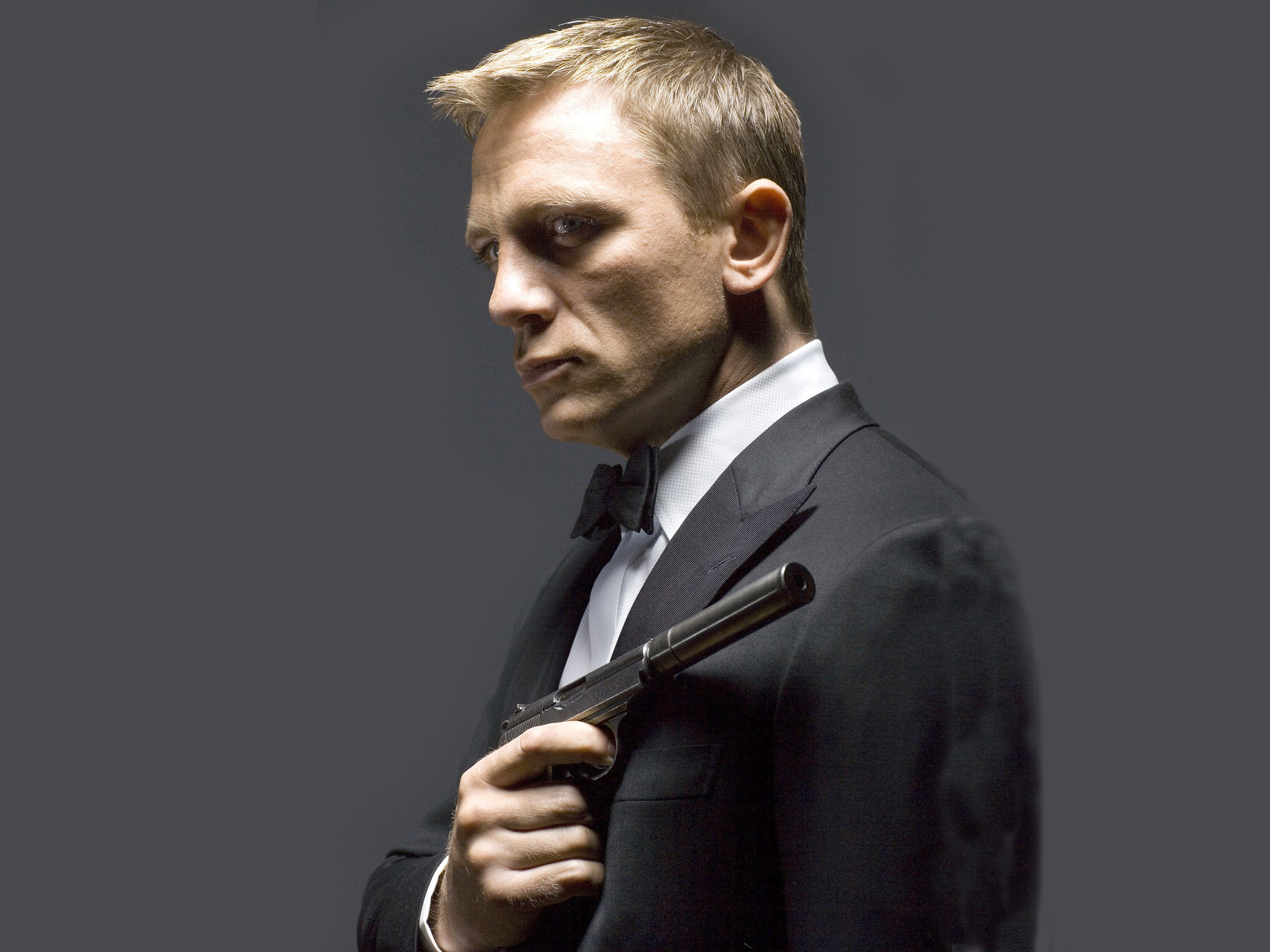 Daniel Craig: James Bond 007, A Secret Service agent. 2560x1920 HD Wallpaper.