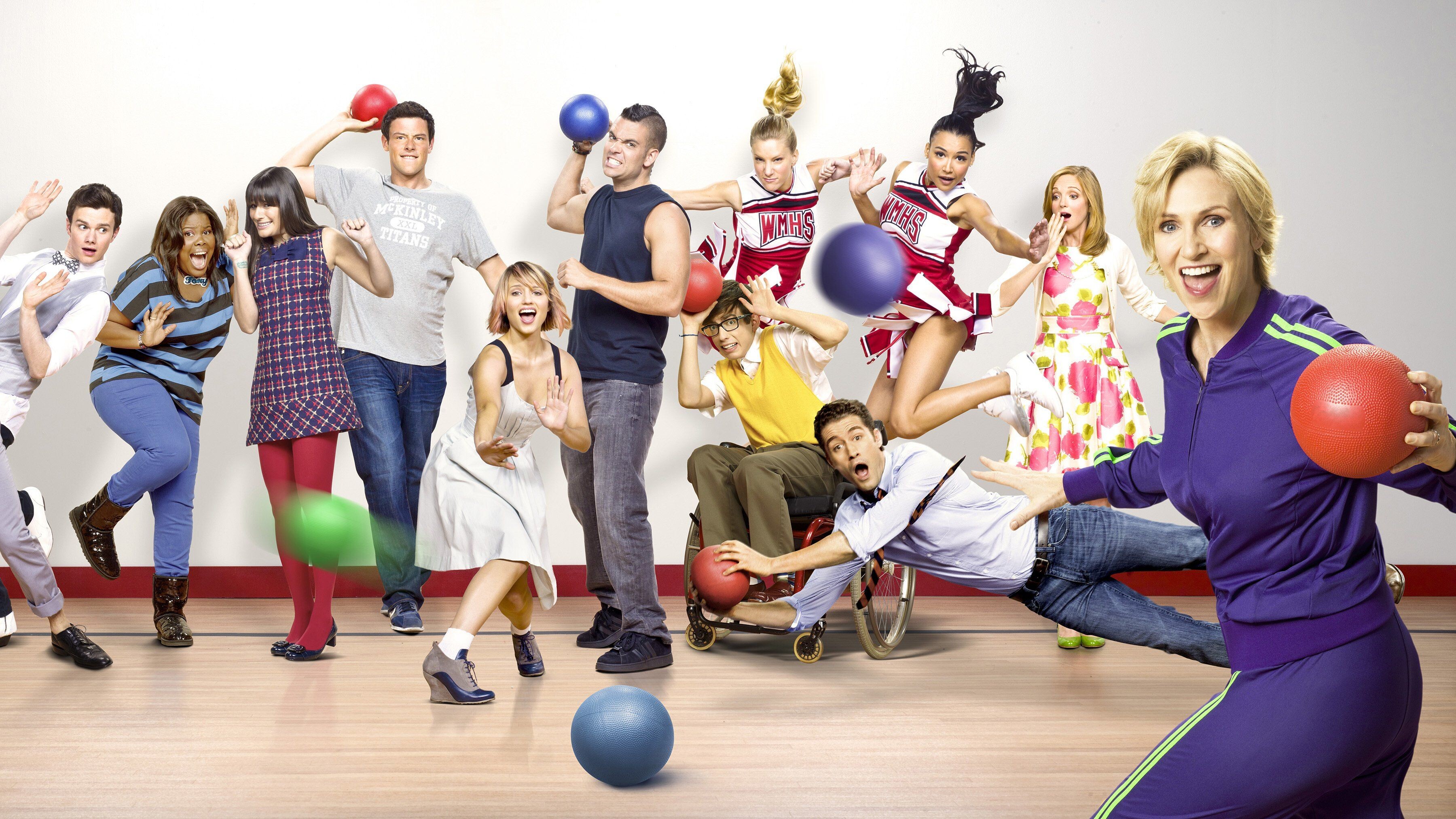 Glee (TV series): Sue Sylvester, Kurt Hummel, Finn Hudson, Rachel Berry, Emma Pillsbury, Quinn Fabray. 3600x2030 HD Background.