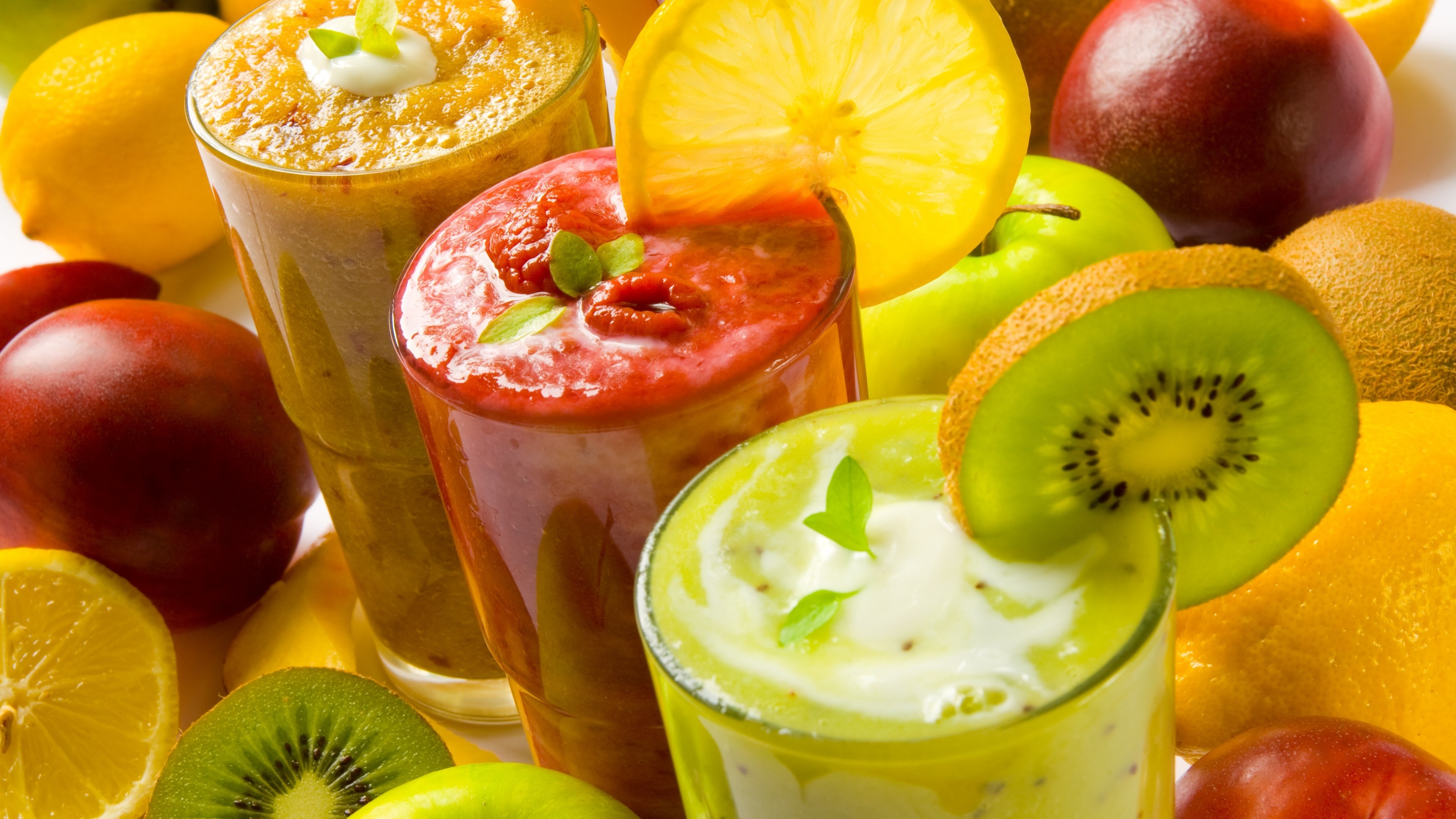 Smoothies fruit kiwi, Tropical blend, Burst of flavors, Energizing drink, 3840x2160 4K Desktop