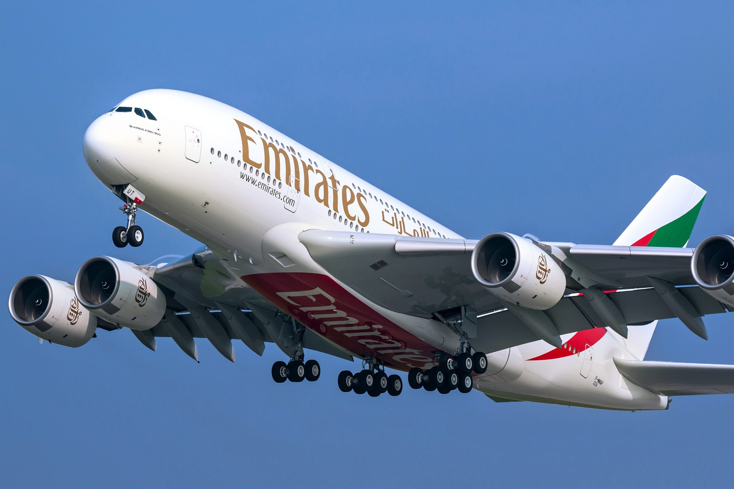 A380 returns, Emirates superjumbo, Middle East business, 2560x1710 HD Desktop