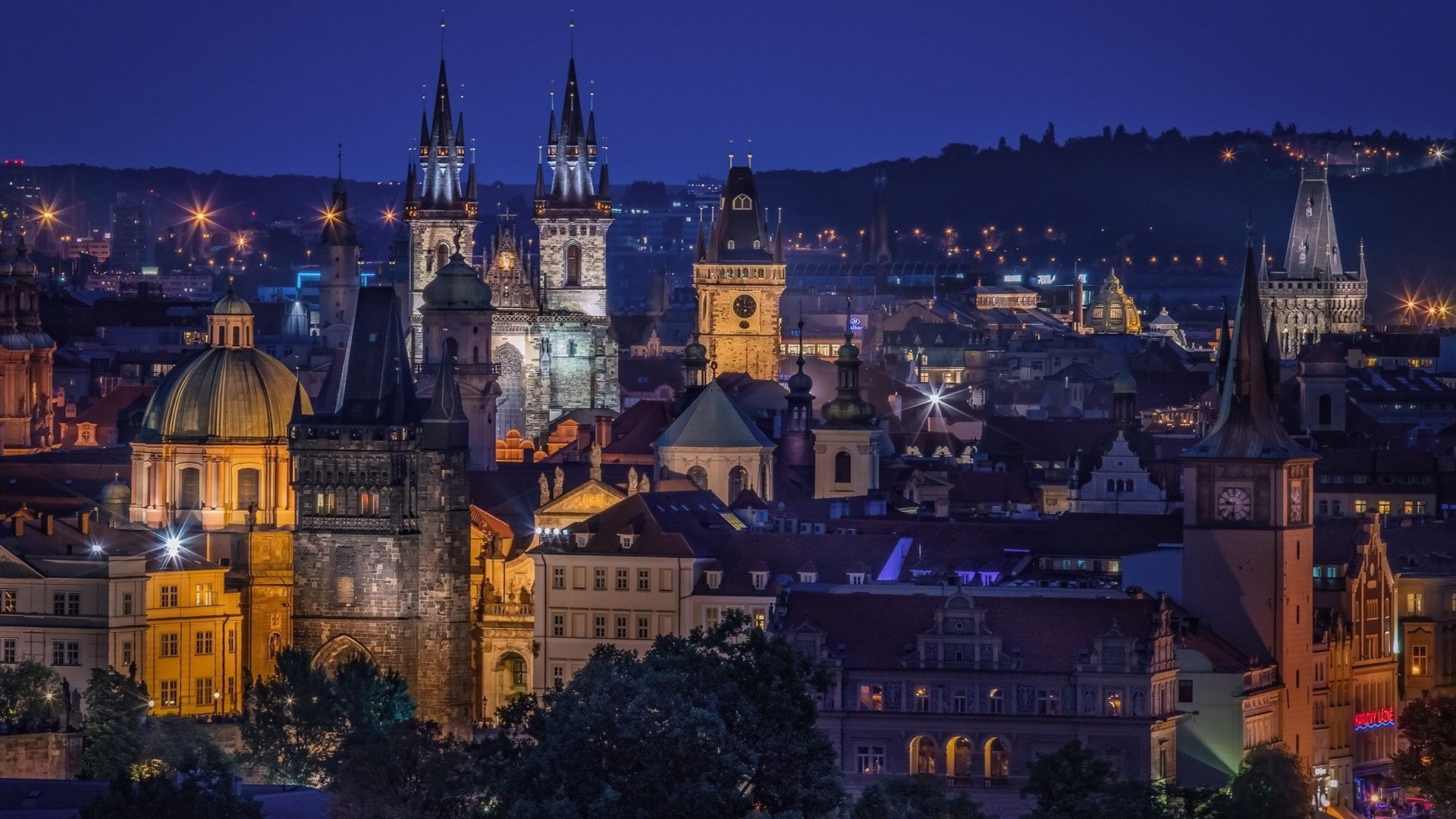 Czechia (Czech Republic): A Gothic church, A dominant feature of the Old Town of Prague. 1920x1080 Full HD Background.