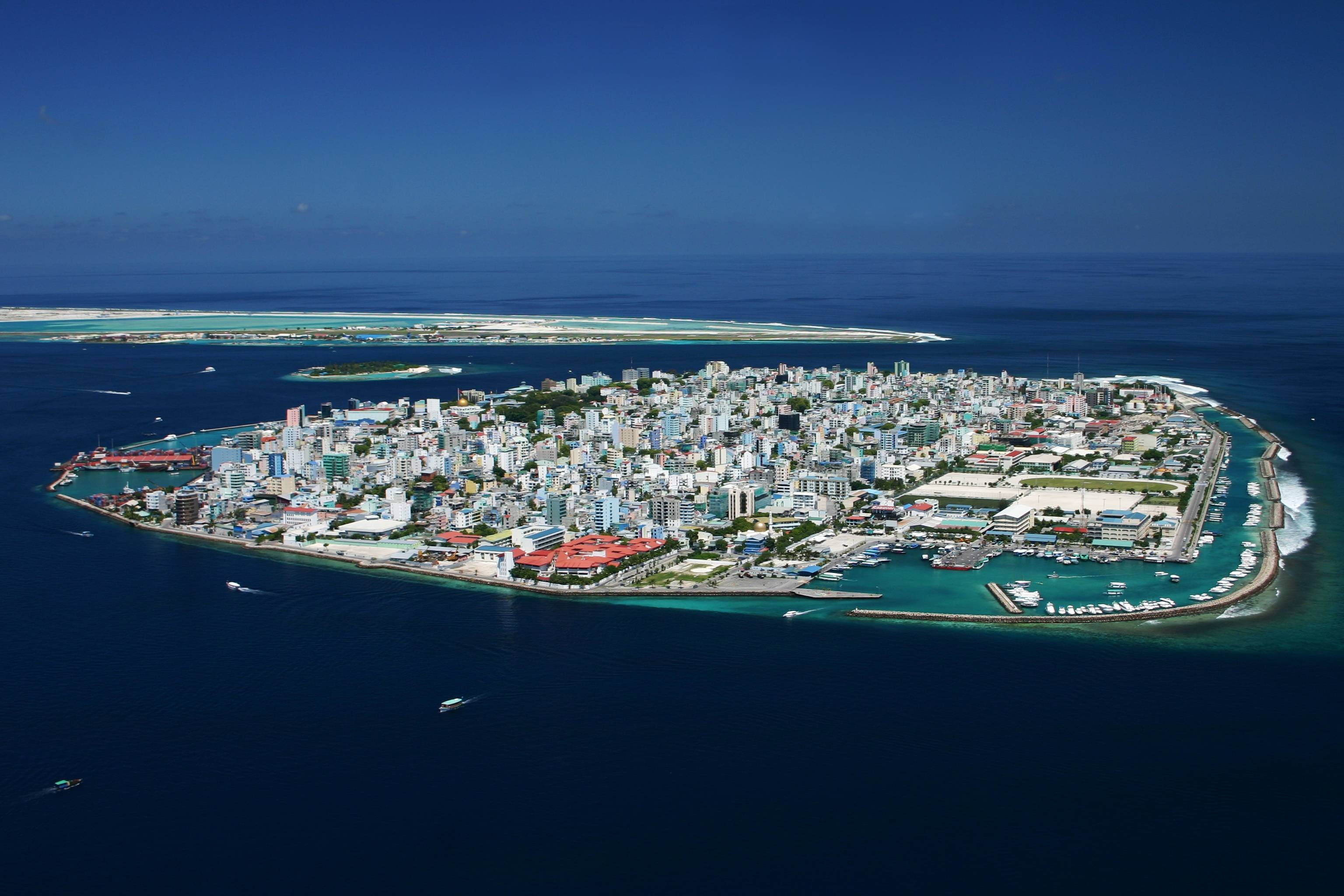 Male (Maldives), Tropical paradise, White sandy beaches, Crystal clear waters, 3080x2050 HD Desktop
