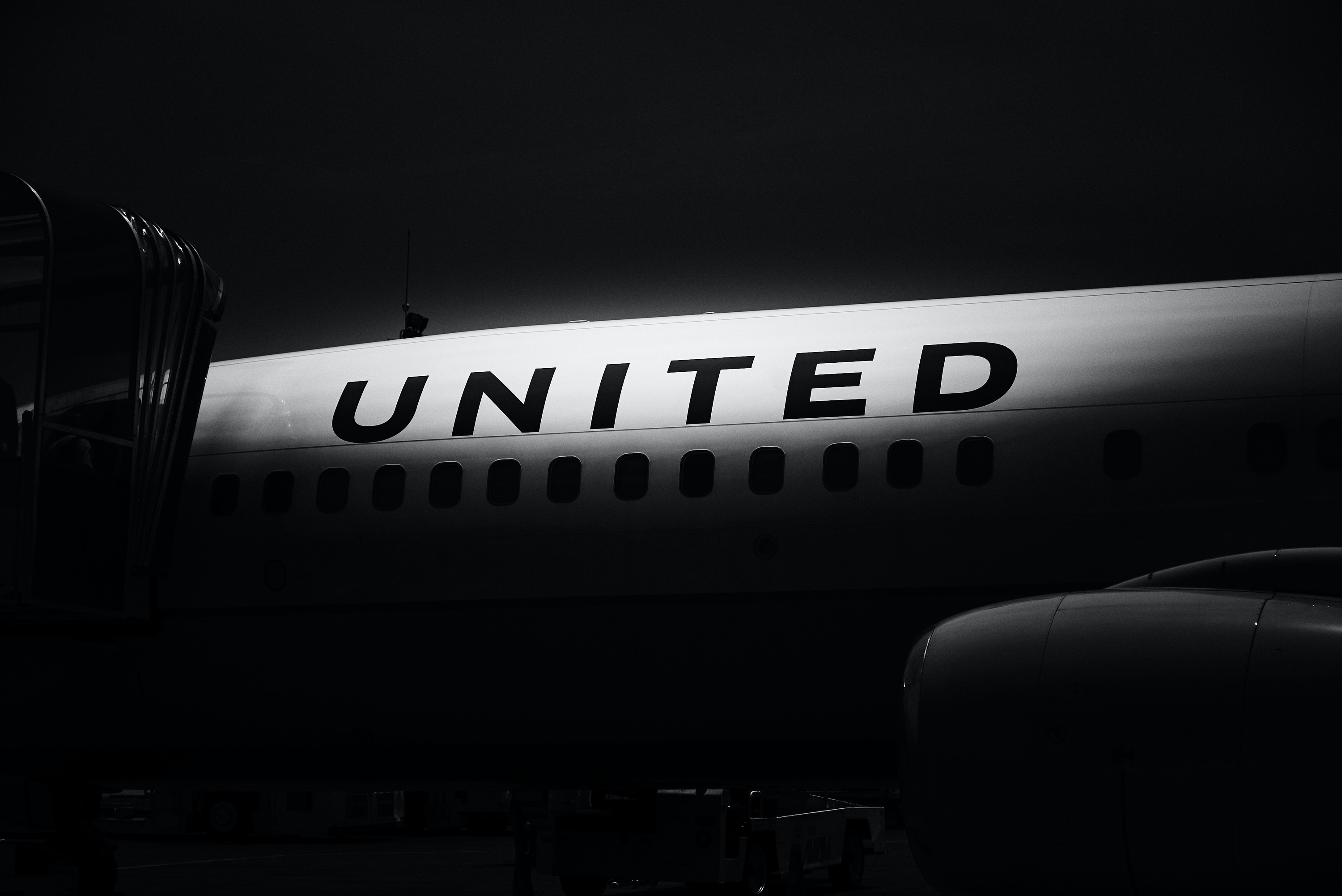 United Airlines, White collar job cuts, Permanent, Covid era, 3000x2010 HD Desktop