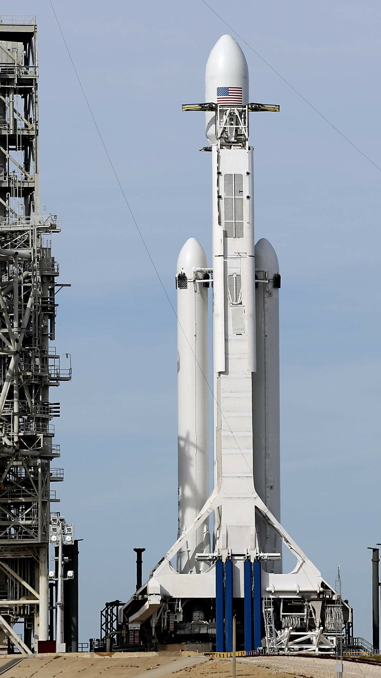 SpaceX: Falcon Heavy, designed to be able to carry humans into space beyond low Earth orbit, Spaceship. 1440x2560 HD Wallpaper.