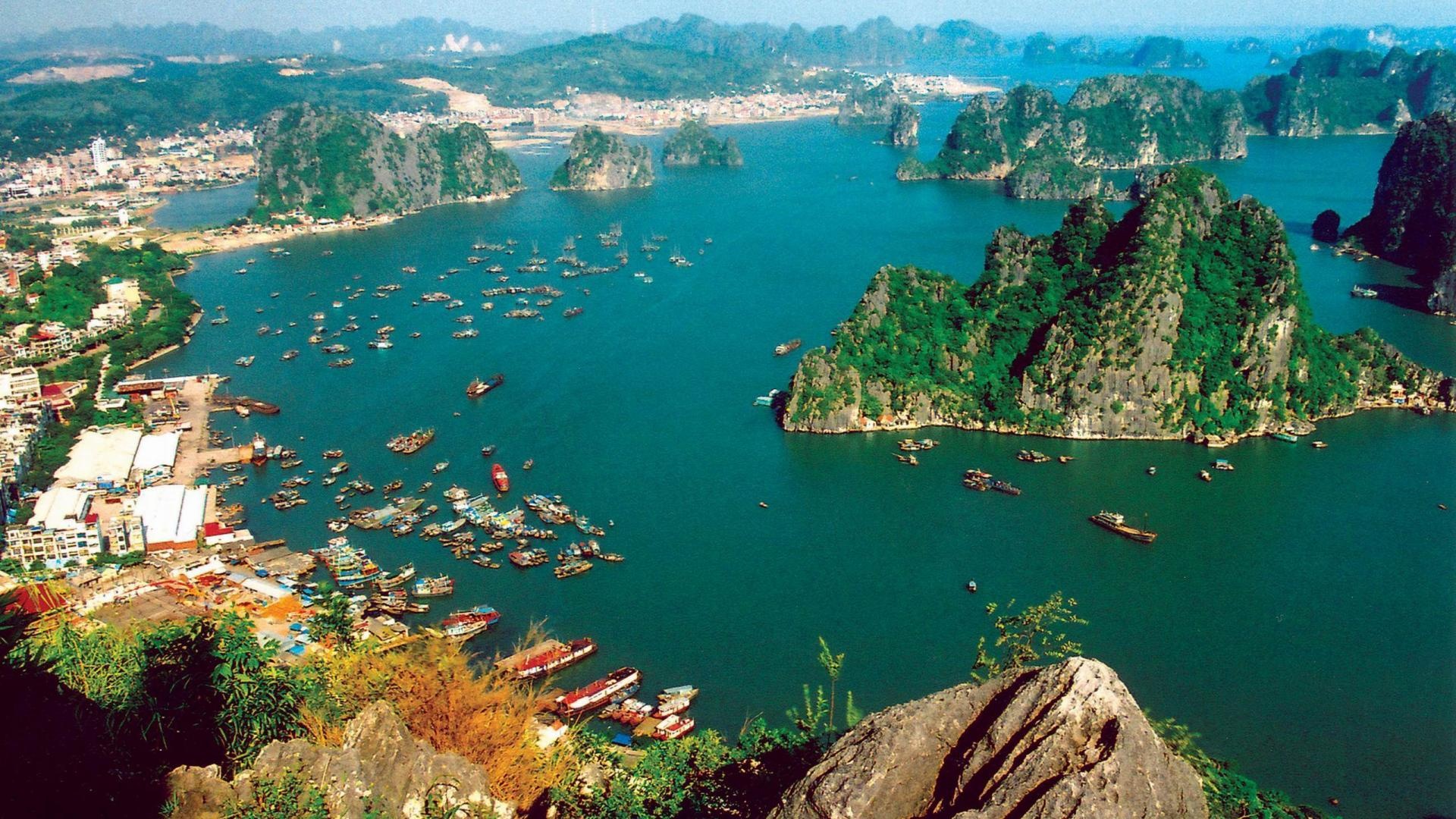 Halong Bay, Vietnam's beauty, Scenic wonders, Captivating landscapes, 1920x1080 Full HD Desktop