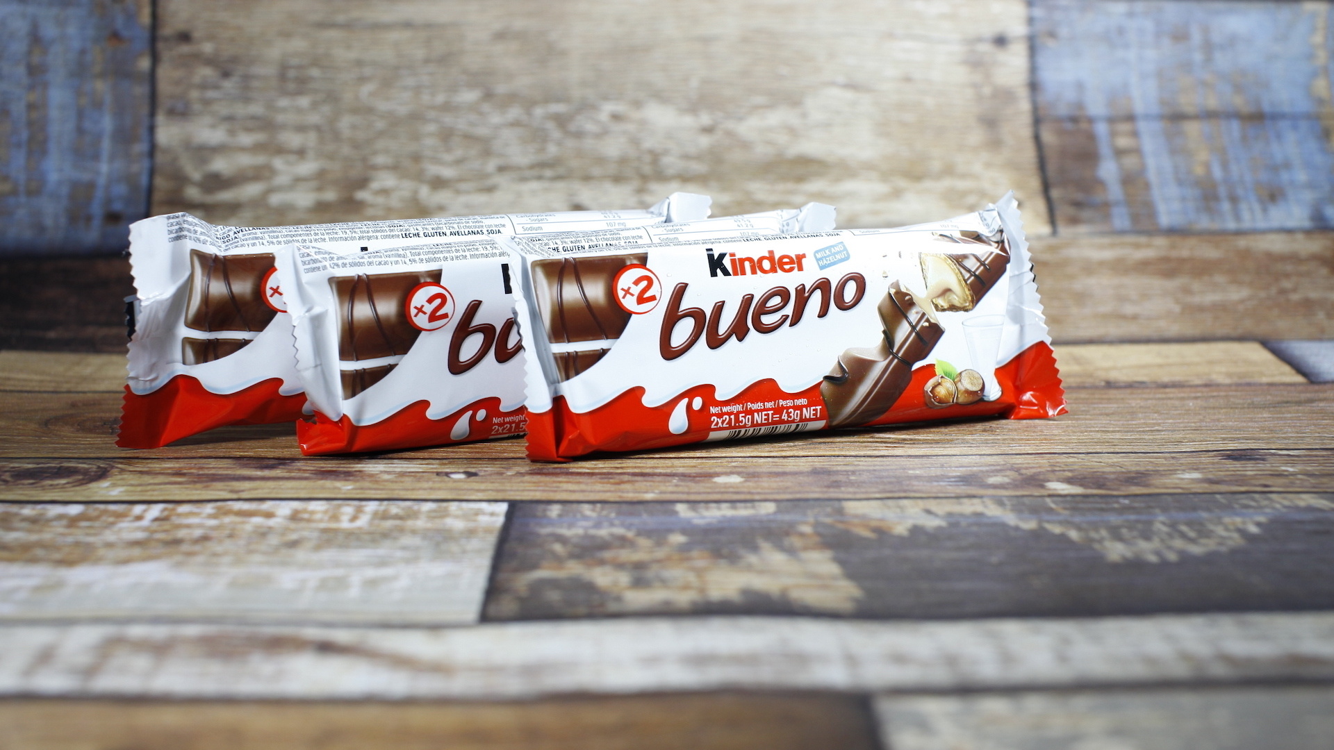 Kinder (Brand): Bueno Bars, Confection made by Italian confectionery maker Ferrero. 1920x1080 Full HD Background.