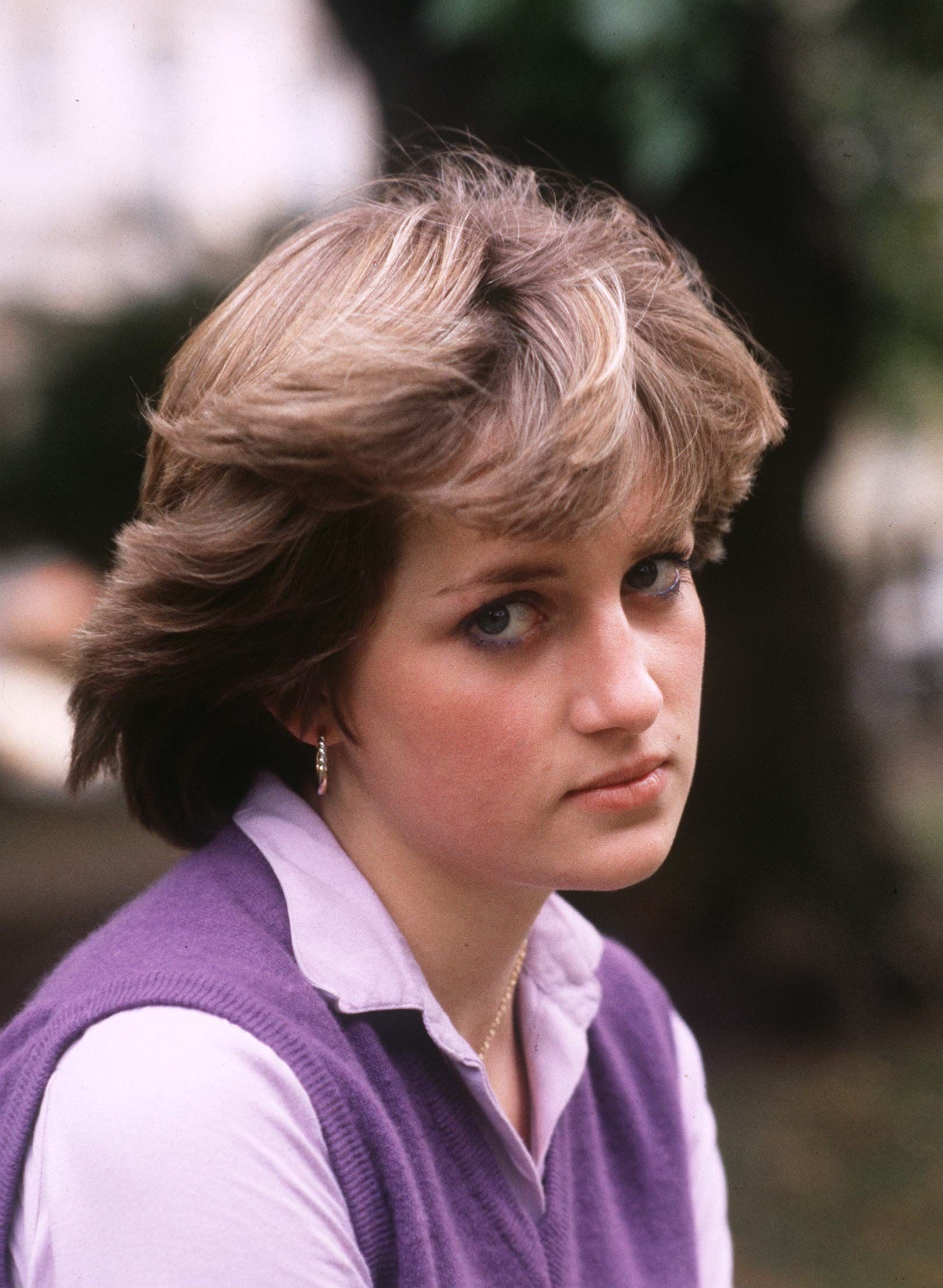 Princess Diana: Charity work, Raised awareness and advocated for ways to help people affected by cancer and mental illness. 1620x2220 HD Wallpaper.