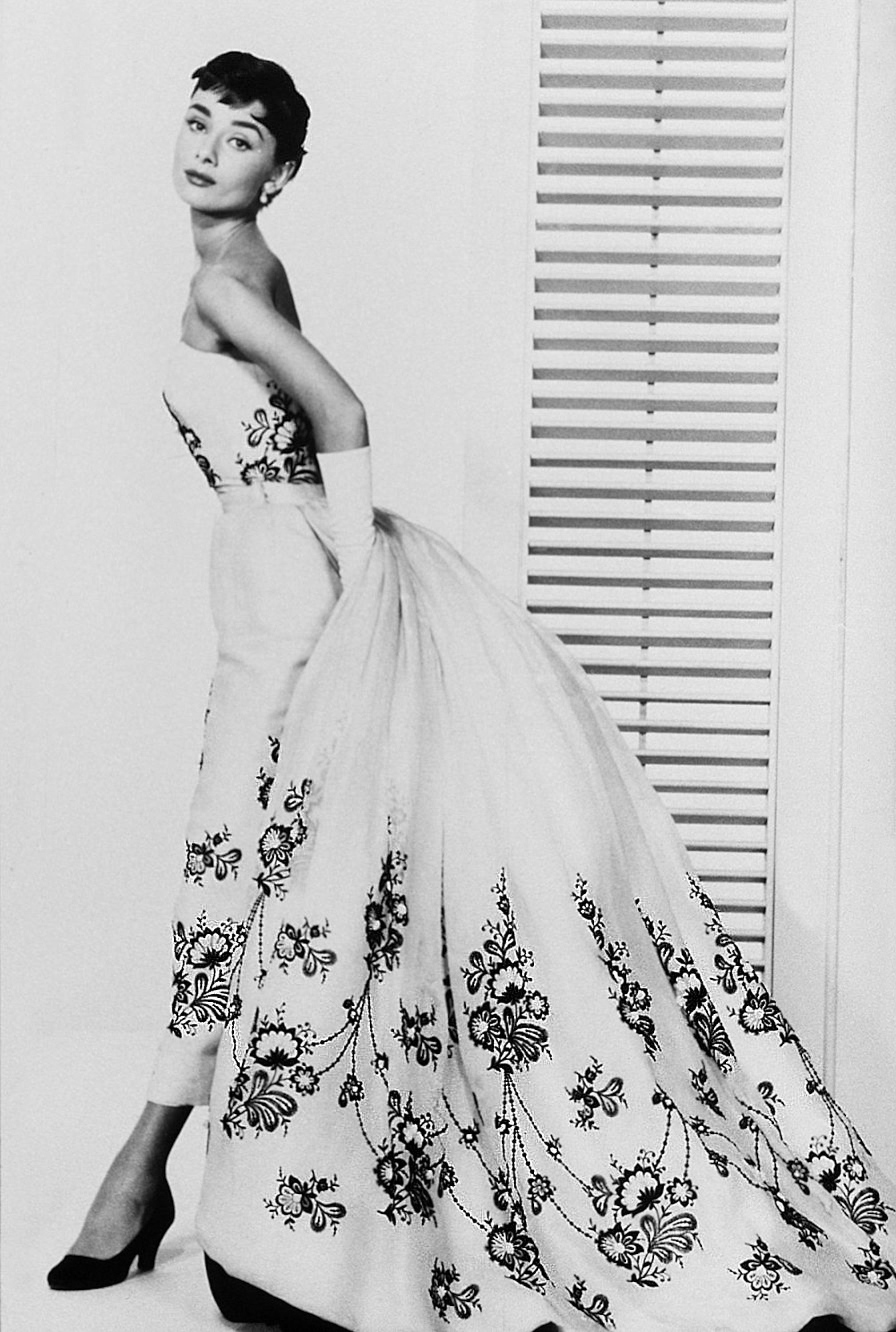 Audrey Hepburn, Givenchy costumes, Vintage dresses, Audrey Hepburn style, 2020x3000 HD Handy
