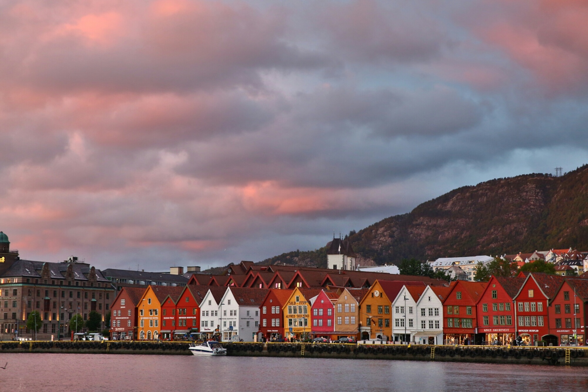 Bryggen, Norway, In a nutshell, 2000x1340 HD Desktop