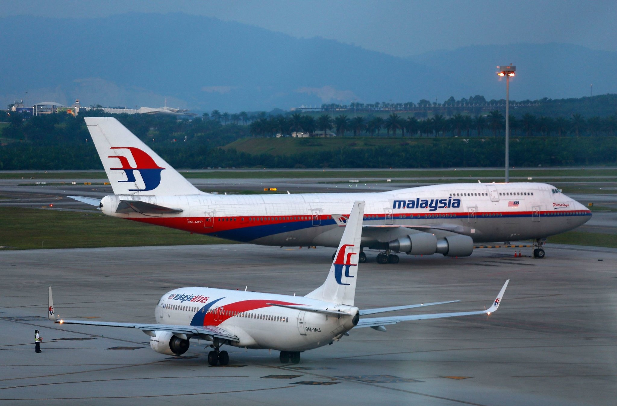 Malaysia Airlines flights, Disappearance knocks, The New York Times, 2050x1350 HD Desktop