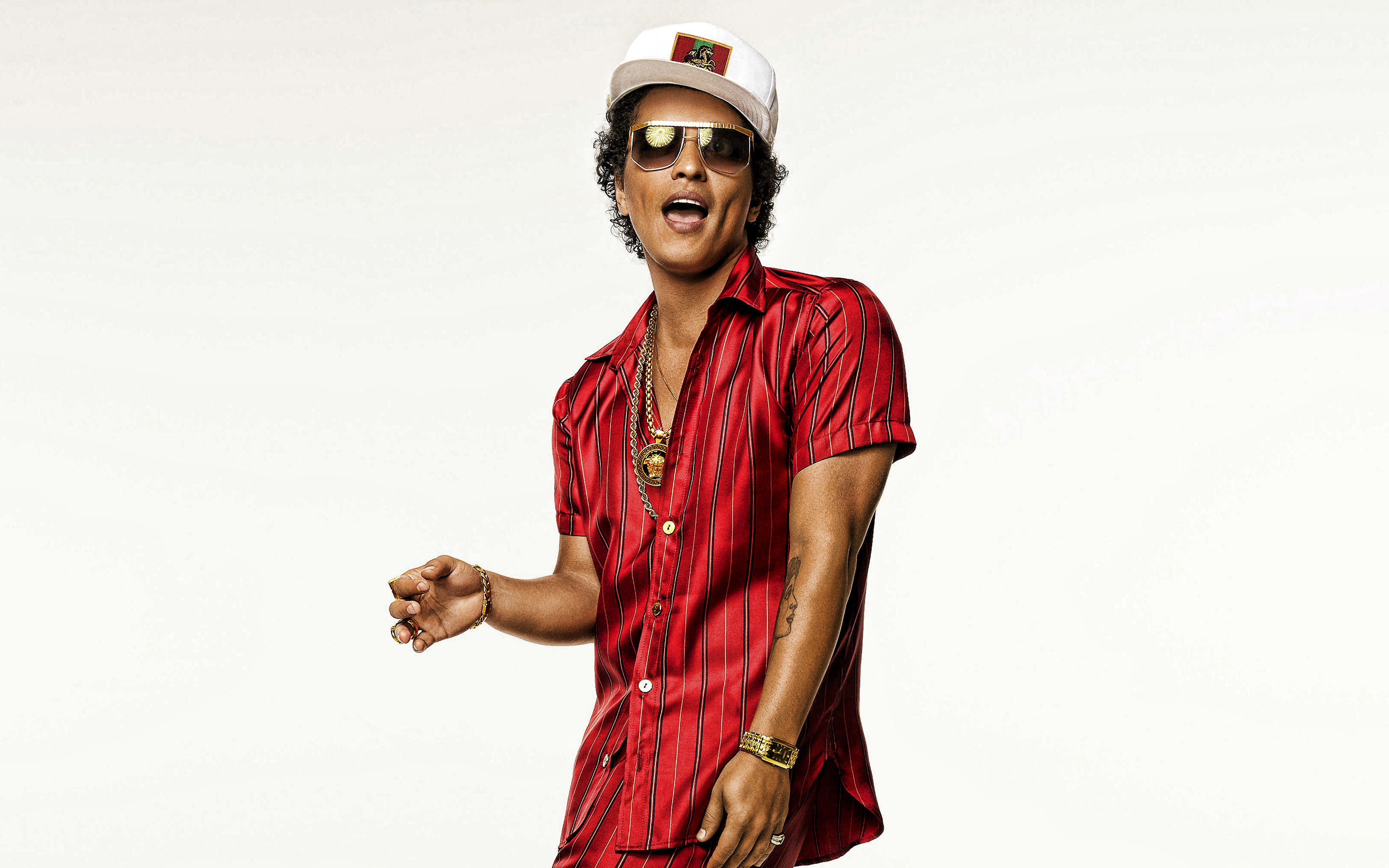 Bruno Mars wallpaper, Peter Gene Hernandez, American singer, Photoshoot portrait, 2880x1800 HD Desktop
