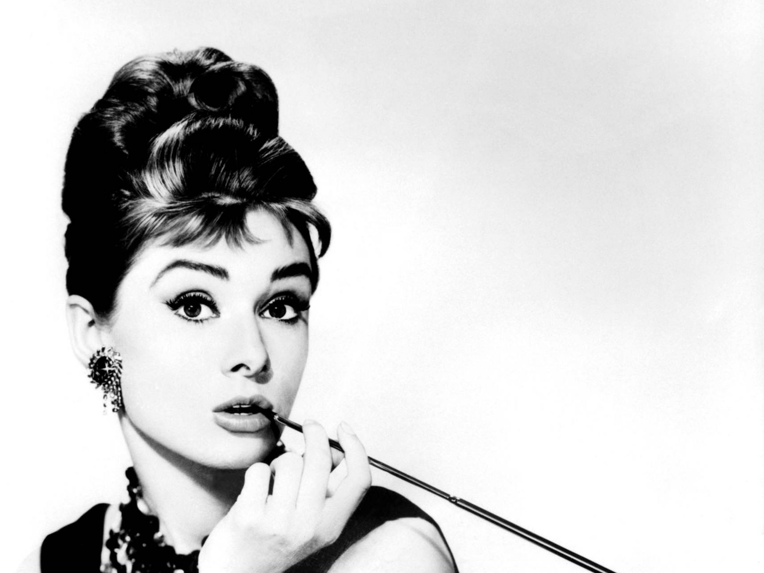 Audrey Hepburn, 4K wallpapers, High definition, Hollywood legend, 2560x1920 HD Desktop