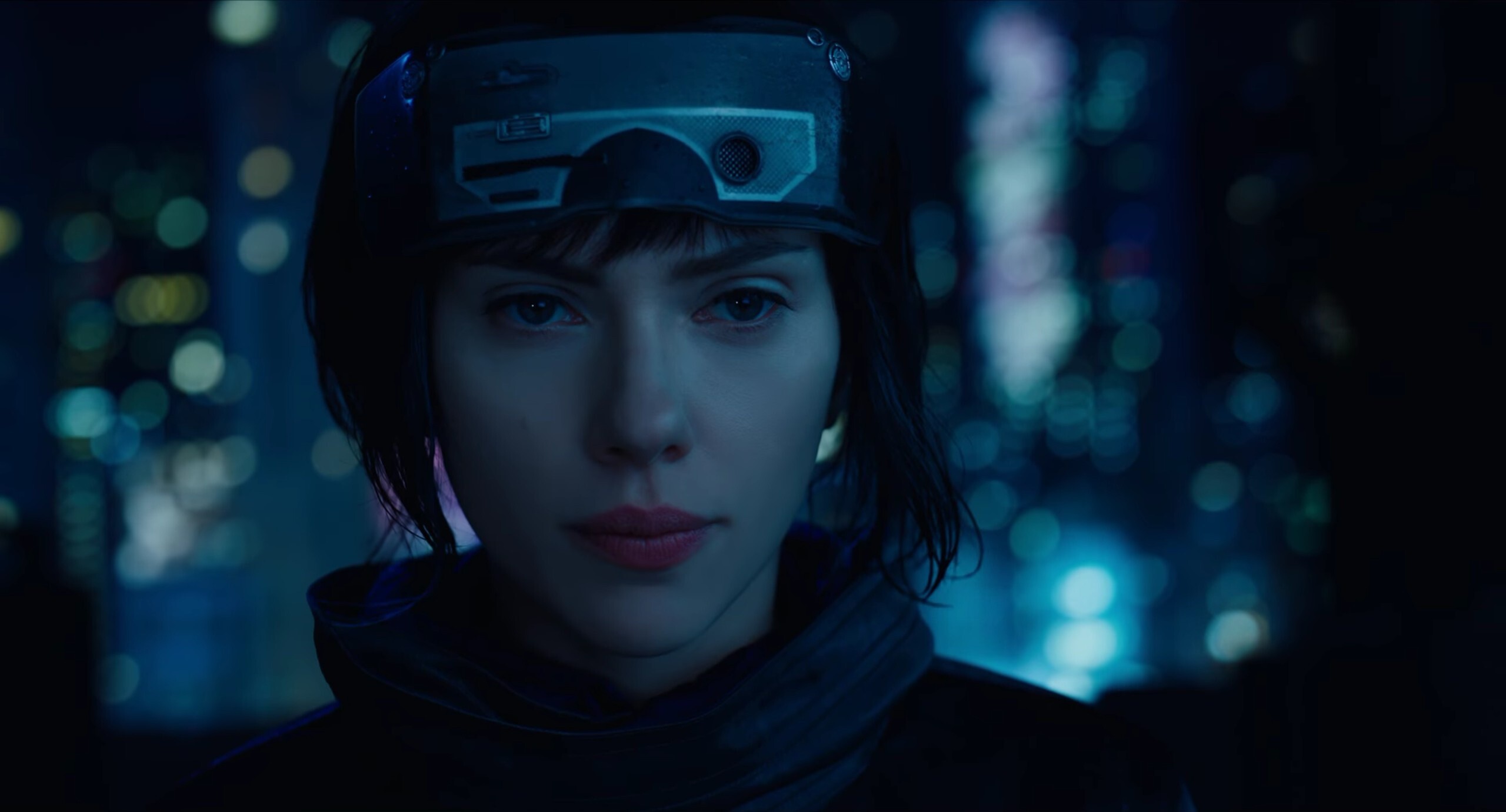 Ghost in the Shell (Movie): Scarlett Johansson as Major Mira Killian, A supersoldier counter-terrorism Section 9 operative. 2560x1390 HD Wallpaper.