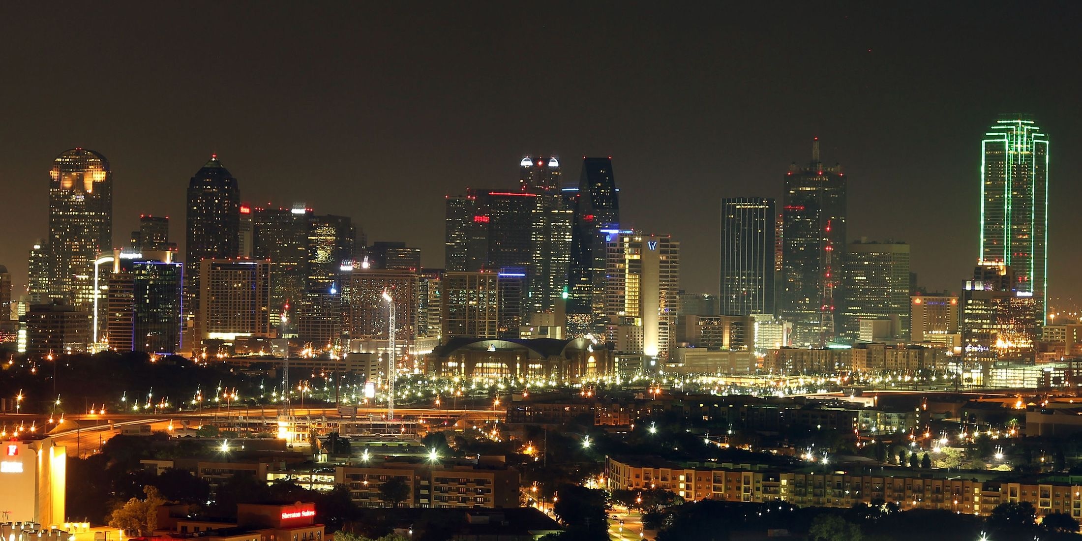 Dallas Nightlife, Majestic Skyline, Thriving City Vibes, 2200x1100 Dual Screen Desktop