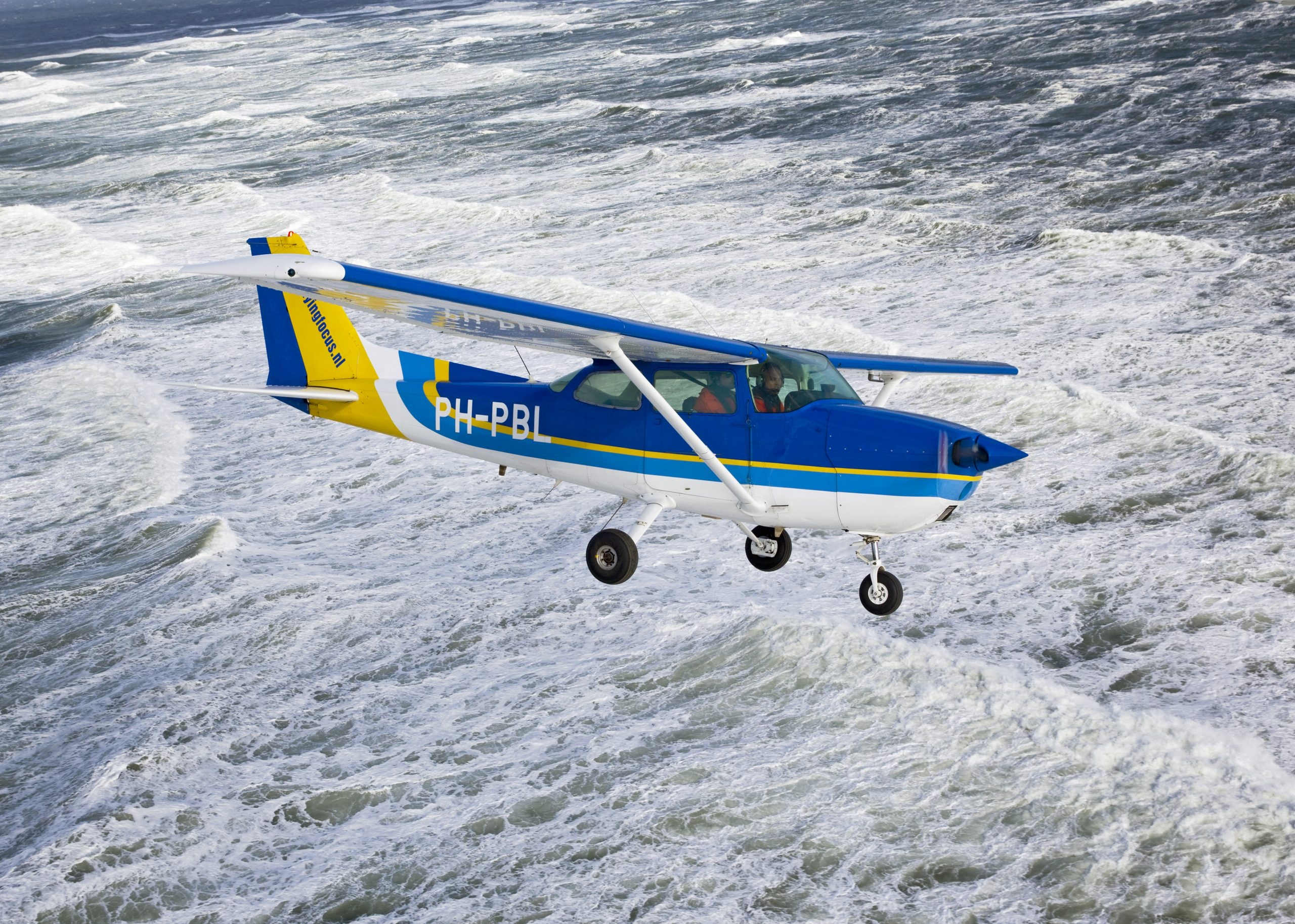 Cessna 172, Flight simulator, Pilot gear, Aviation enthusiast, 2560x1830 HD Desktop
