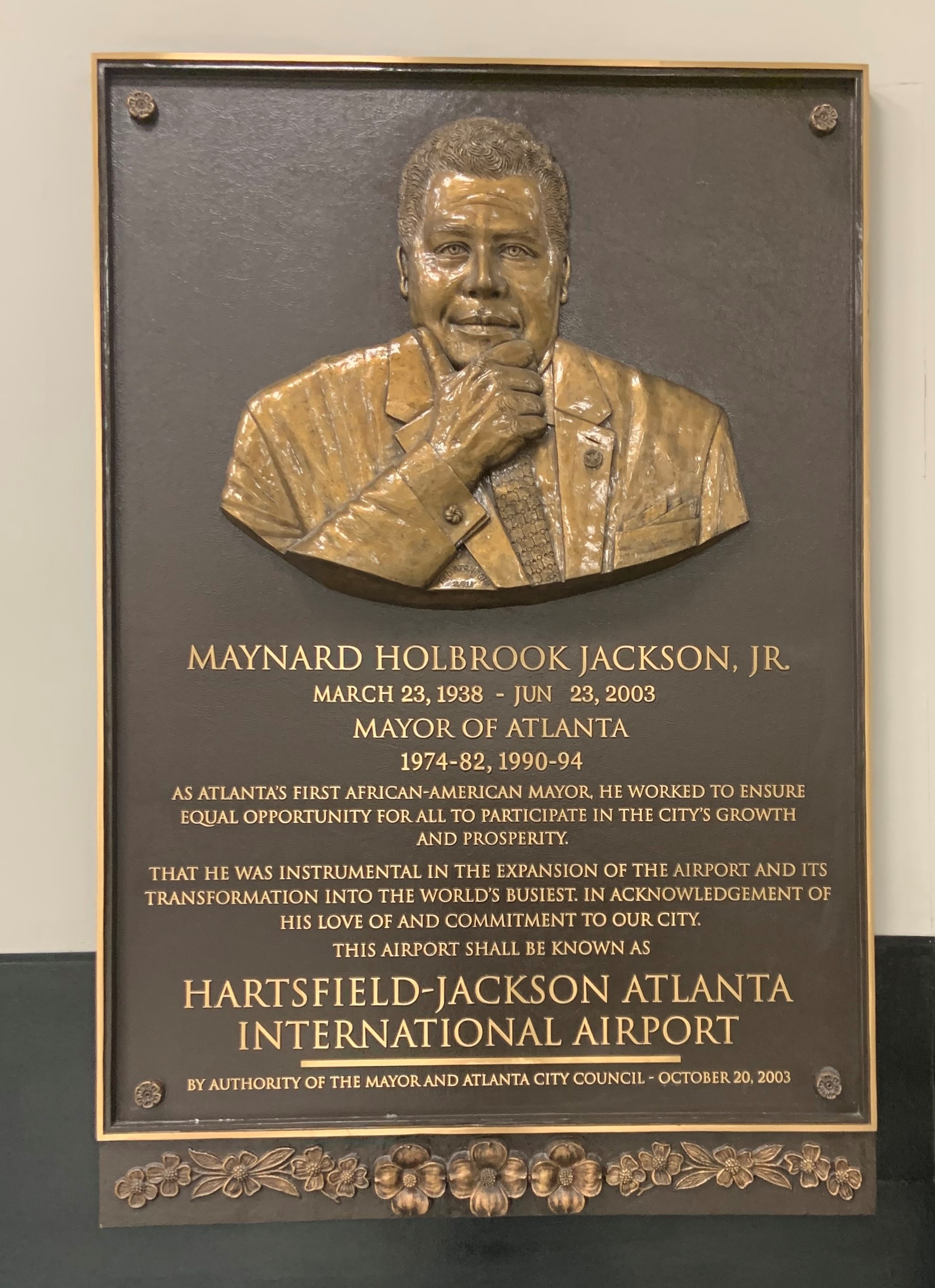 Hartsfield-Jackson Atlanta International Airport, Personal branding services, Entrepreneurial spirit, Travel gateway, 2050x2830 HD Phone