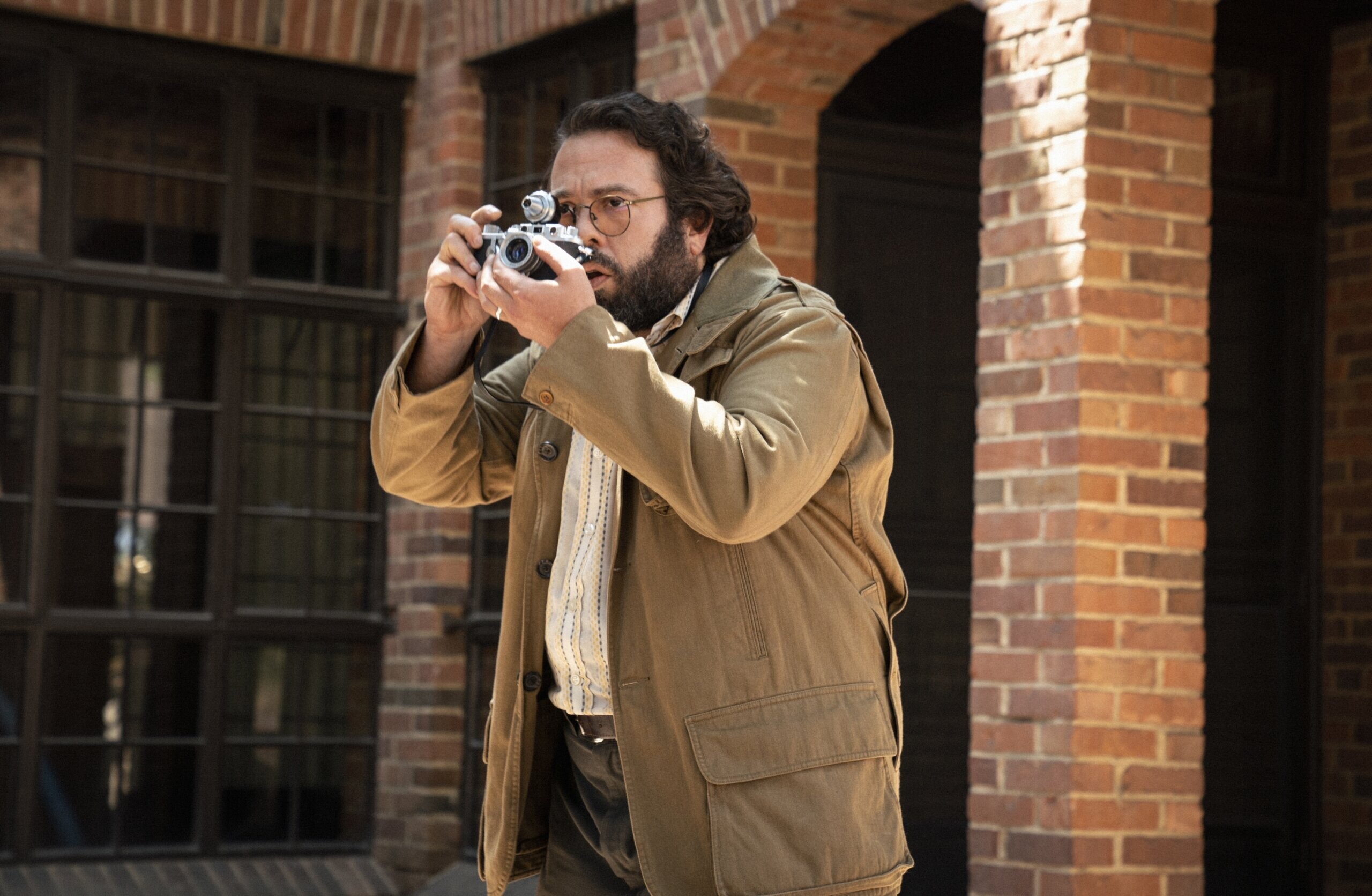 The Offer (TV Mini Series): Dan Fogler as Francis Ford Coppola, American film director. 2560x1680 HD Background.