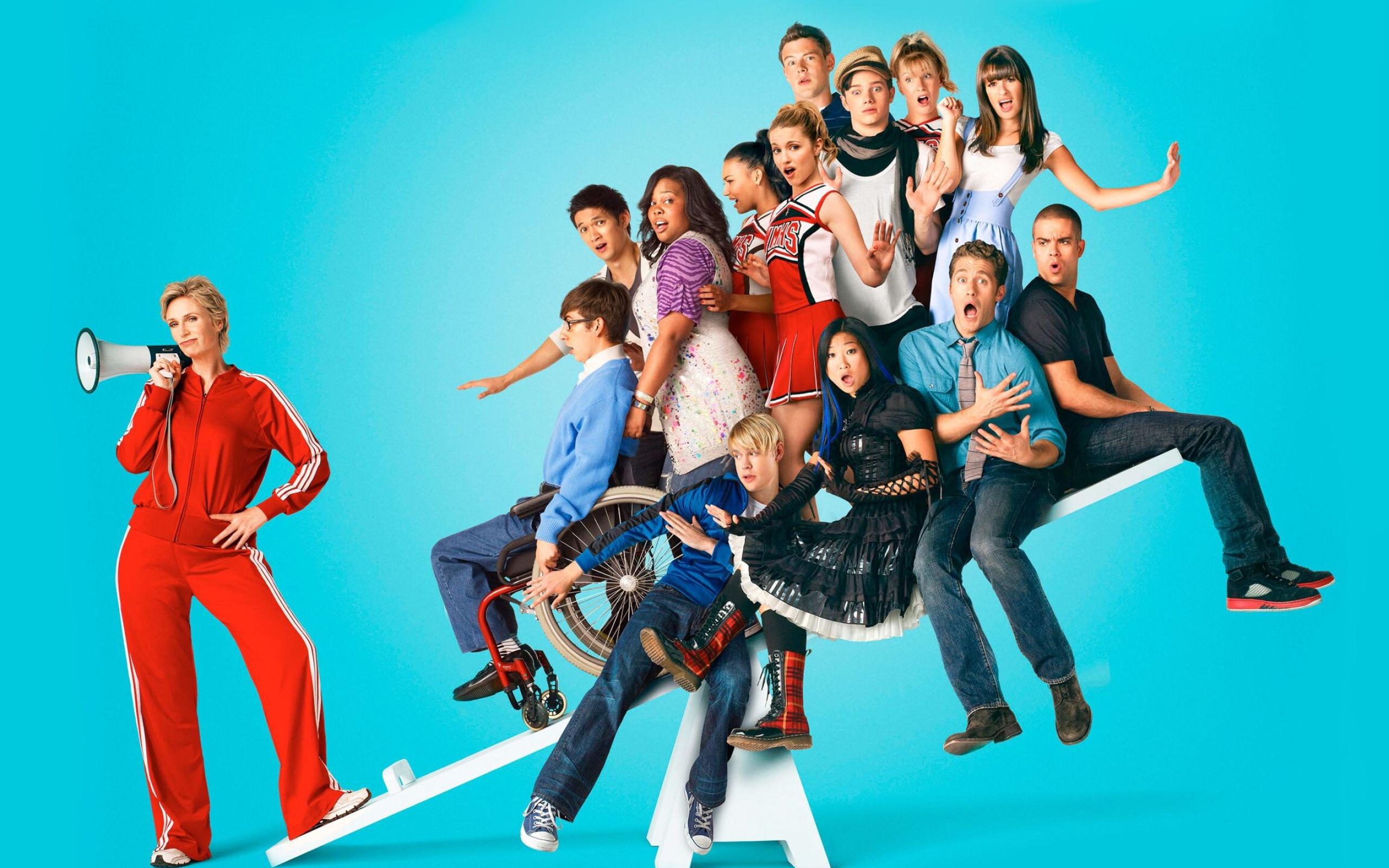 Glee (TV series): An American show telling about the choir group from the fictional William McKinley High School. 2560x1600 HD Background.