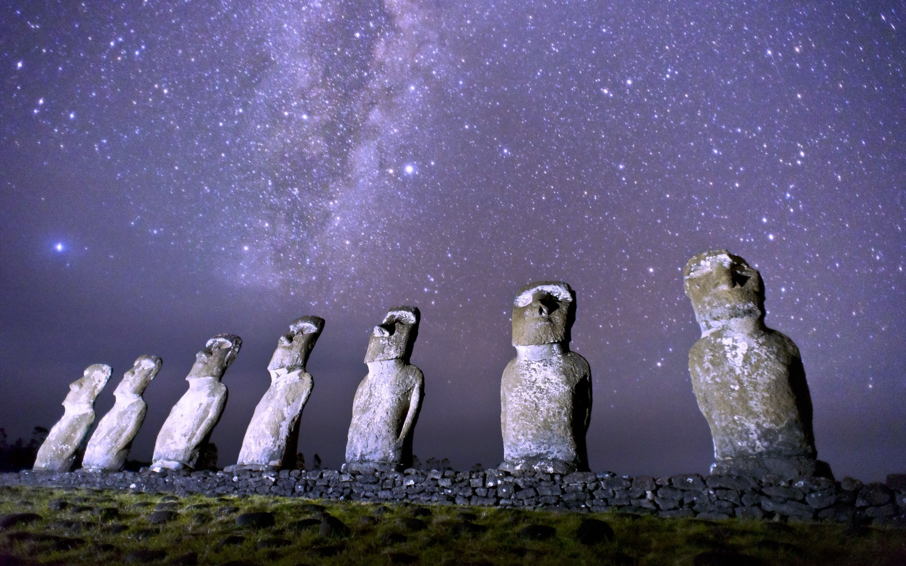 Easter Island, Wallpaper with Magellanic clouds, Mystical Moai statues, Pacific wonders, 2880x1800 HD Desktop