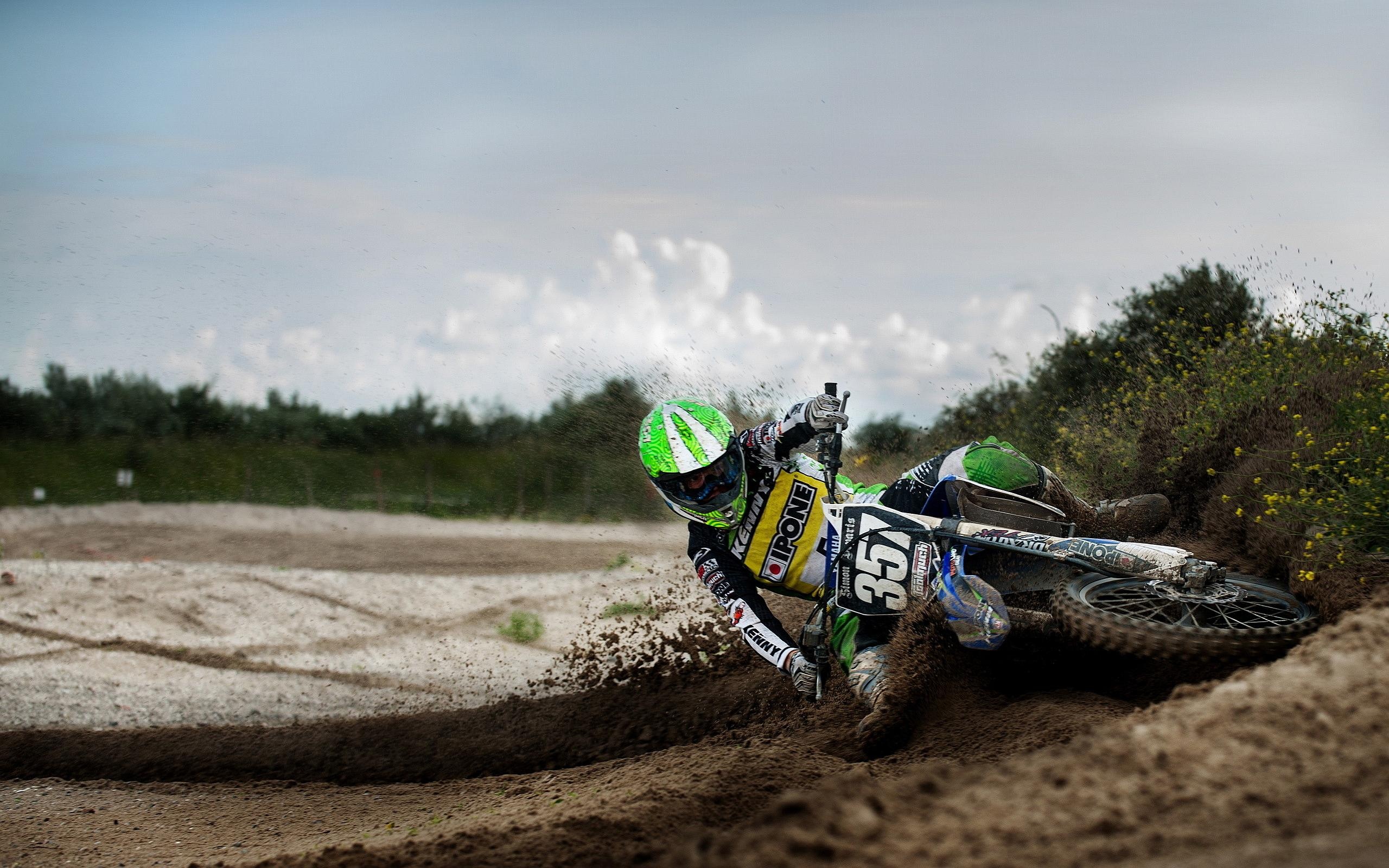 Motocross: The motorcycle racer drove off the track, Bad cornering, Moto Sports. 2560x1600 HD Background.