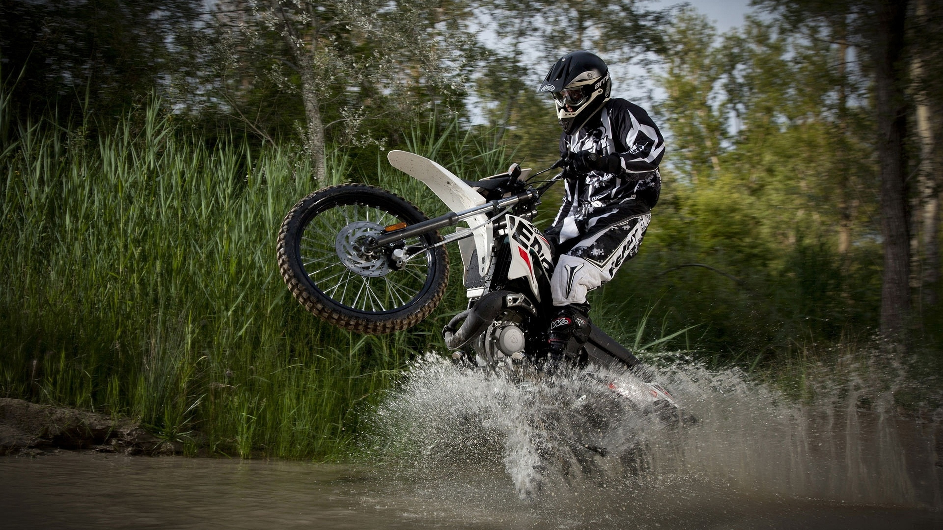 Enduro Motorbike: KTM Enduro, Crazy Wheelie On The Dirt Bike, Water Spray From Under The Wheels, Pro Motorcycle Race Suit. 3840x2160 4K Wallpaper.