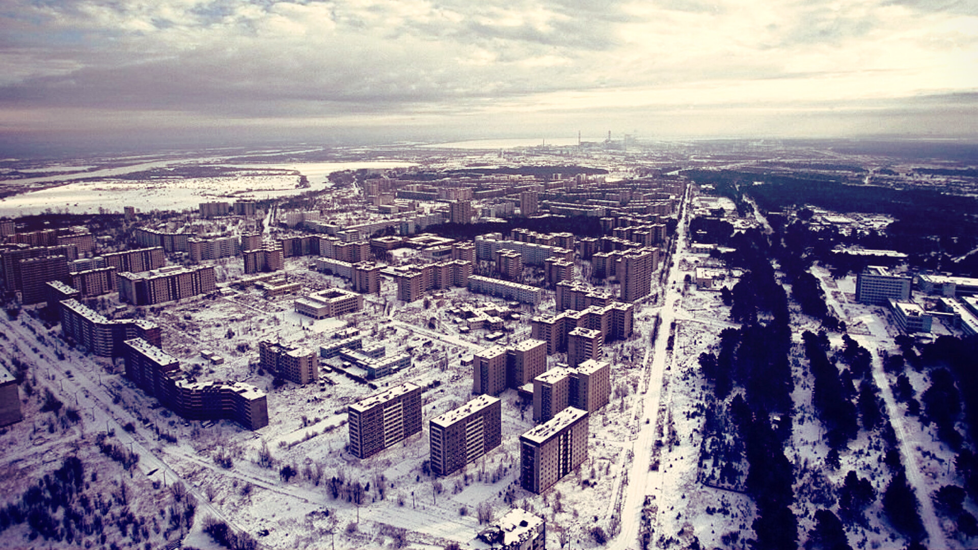 Ghost Town: Pripyat in Ukraine was evacuated after the Chernobyl disaster. 1920x1080 Full HD Wallpaper.