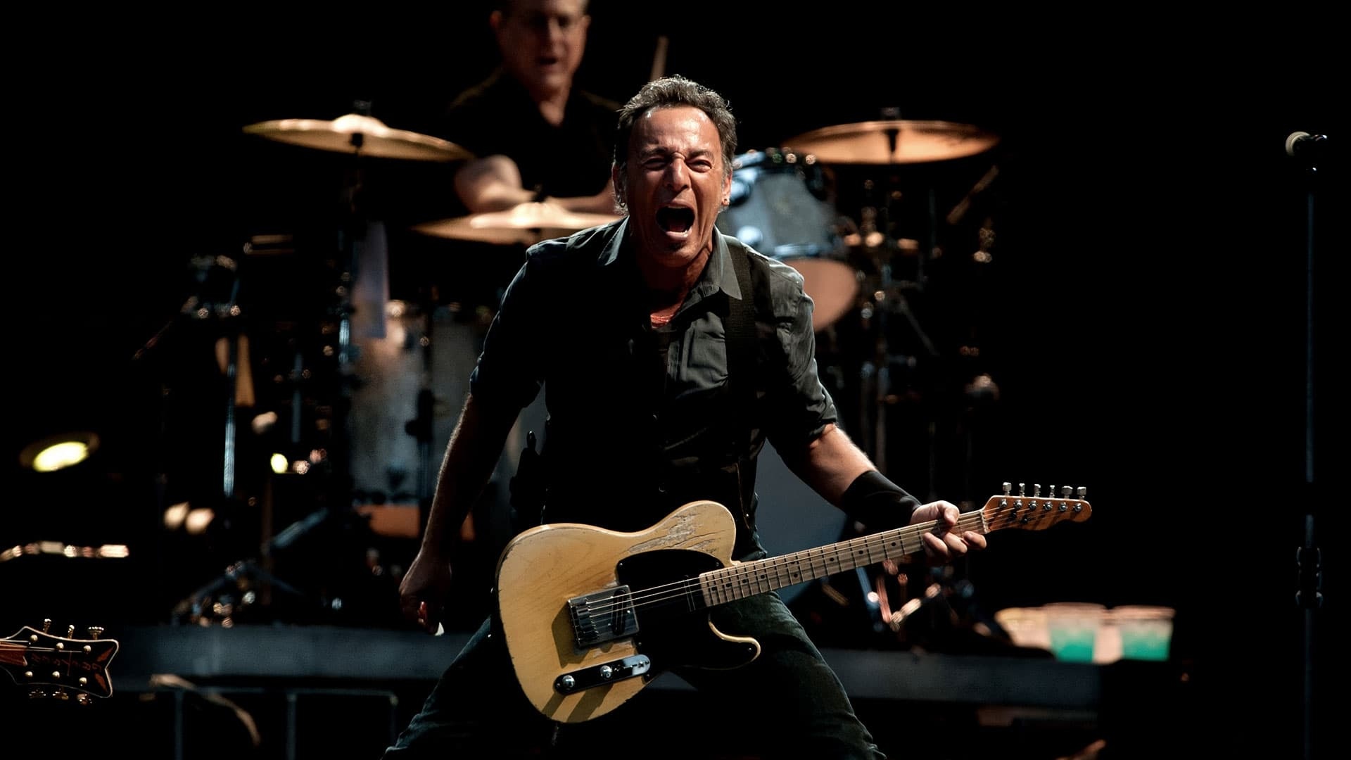 Bruce Springsteen, Live in Barcelona 2002, Vibrant concert images, Energetic performance, 1920x1080 Full HD Desktop