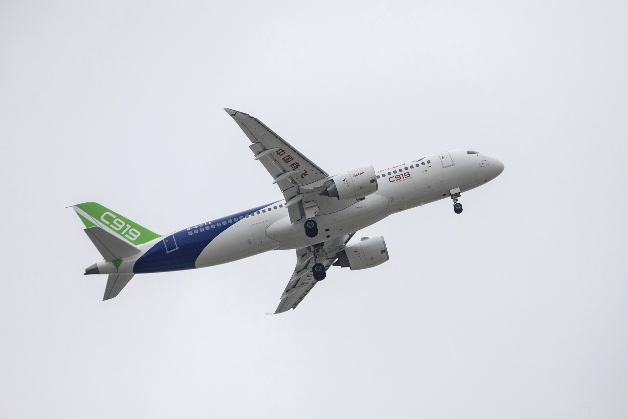 Comac C919 debut, Chinese aviation milestone, Airline achievements, Industry recognition, 2050x1370 HD Desktop