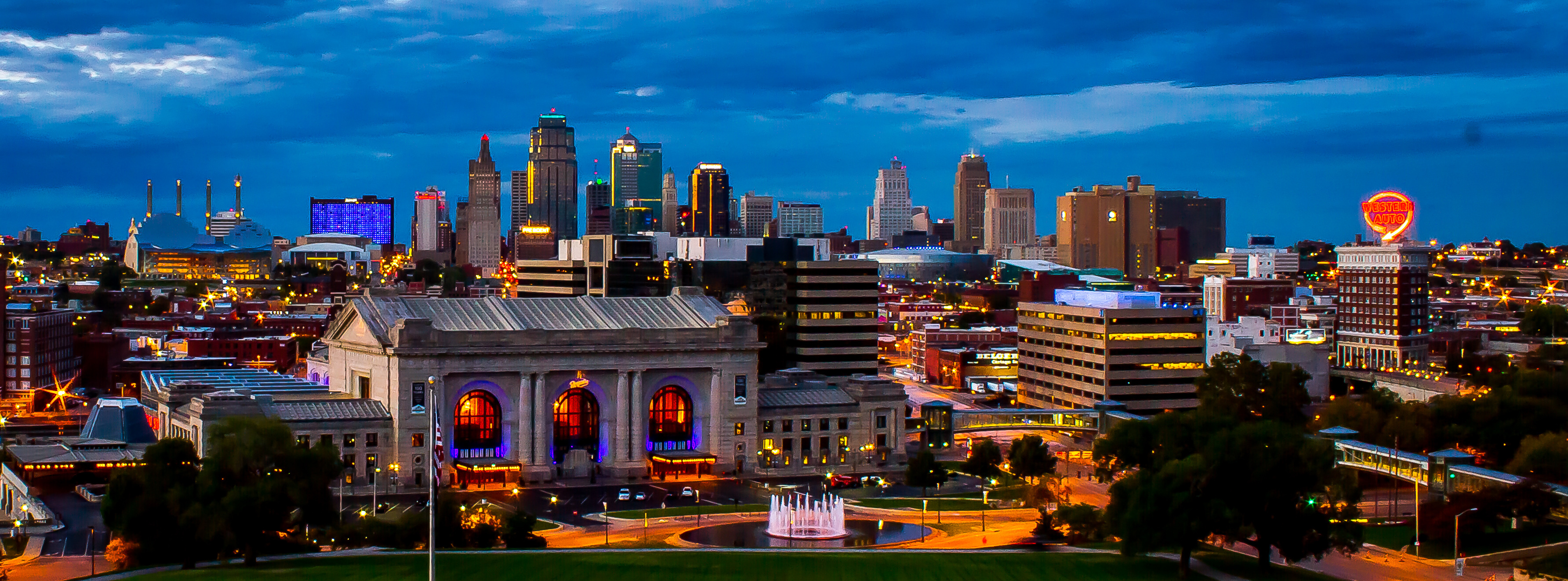 Kansas City: One of the two county seats of Jackson County, along with city of Independence. 3570x1330 Dual Screen Background.