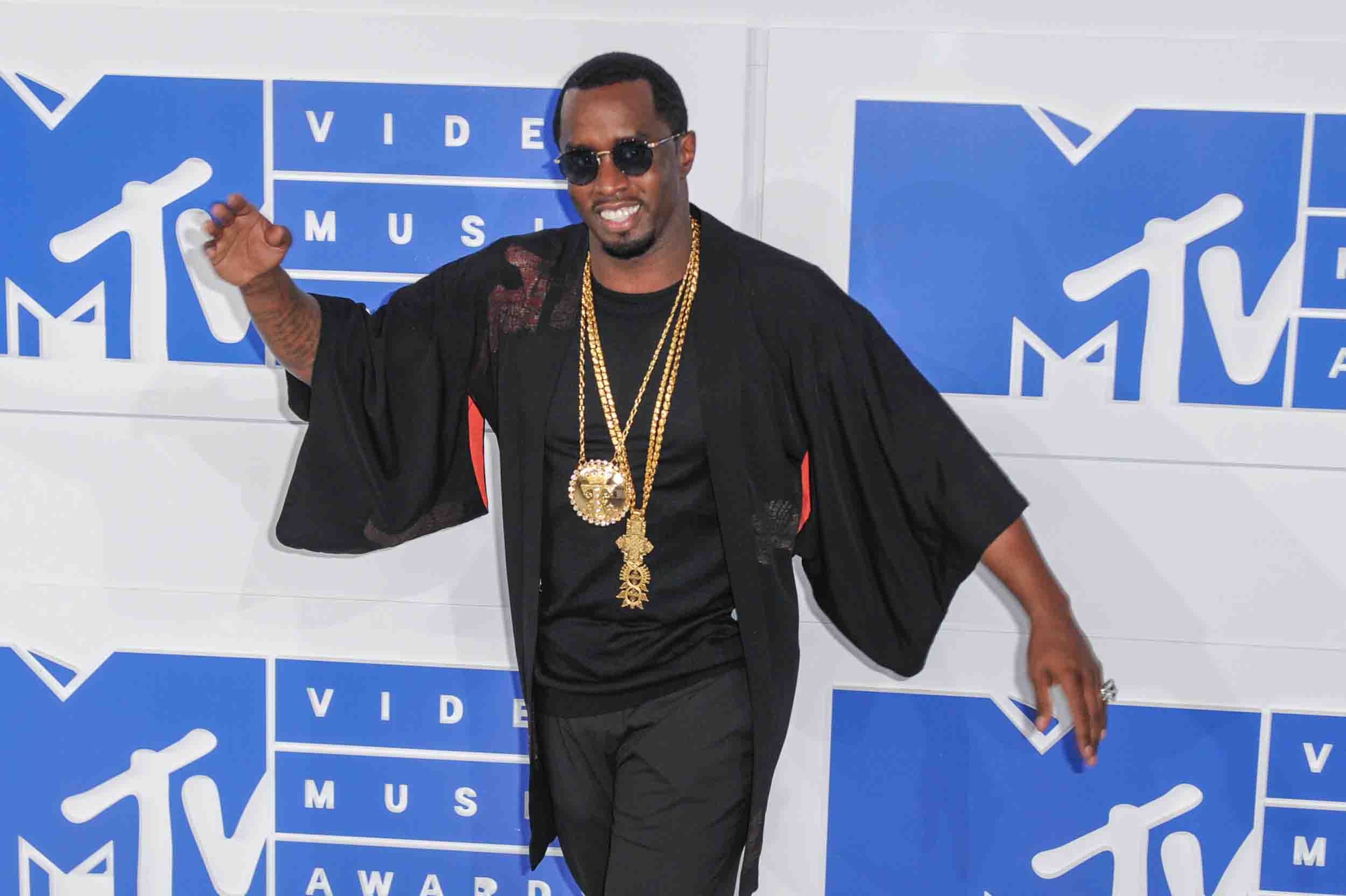 P. Diddy, Parenting mode, Dedicated father, Personal transformation, 2500x1670 HD Desktop
