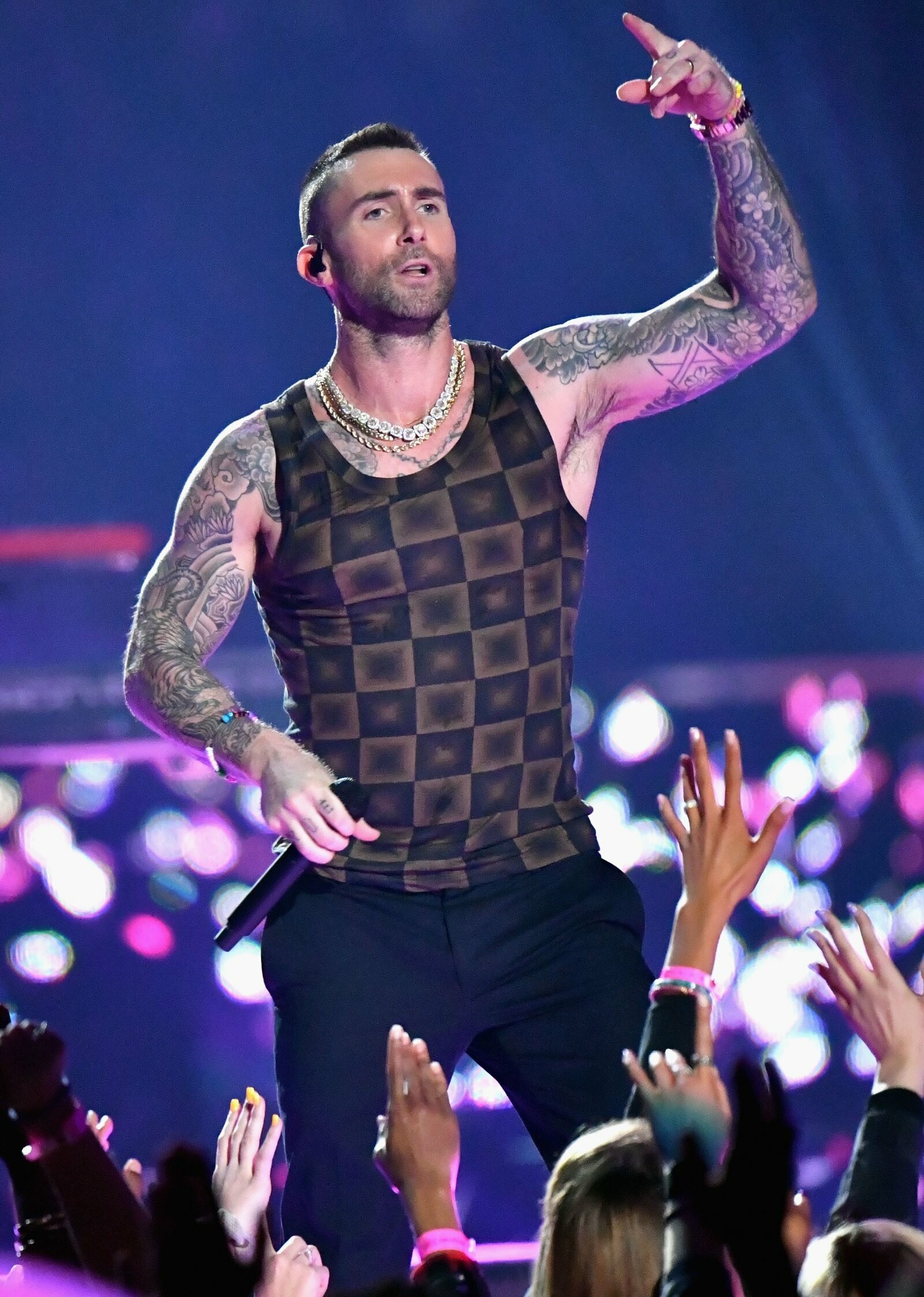 Adam Levine, Stay at home dad, Family life, Minimal responsibilities, 1600x2250 HD Handy