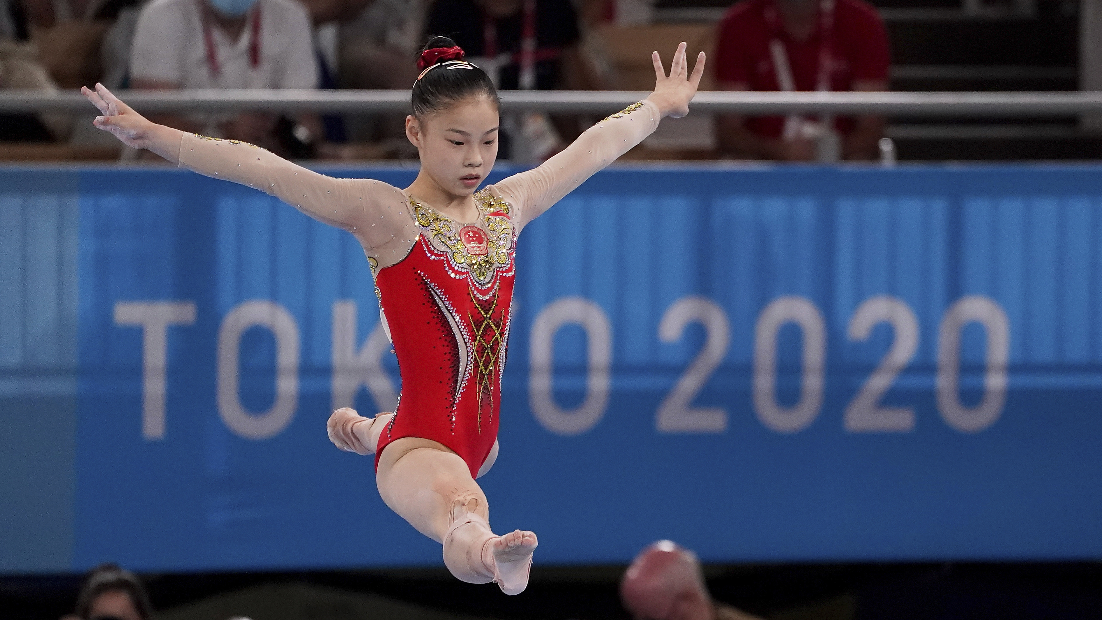 Simone Biles' comeback, Bronze medal win, Balance beam final, Tokyo Olympics, 3790x2130 HD Desktop