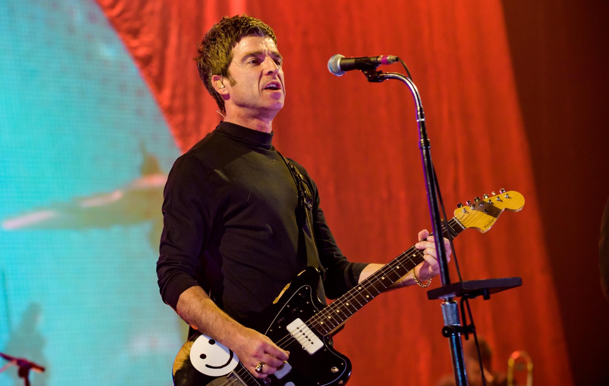 Noel Gallagher, Solo tour, Oasis tracks, Music, 2000x1270 HD Desktop