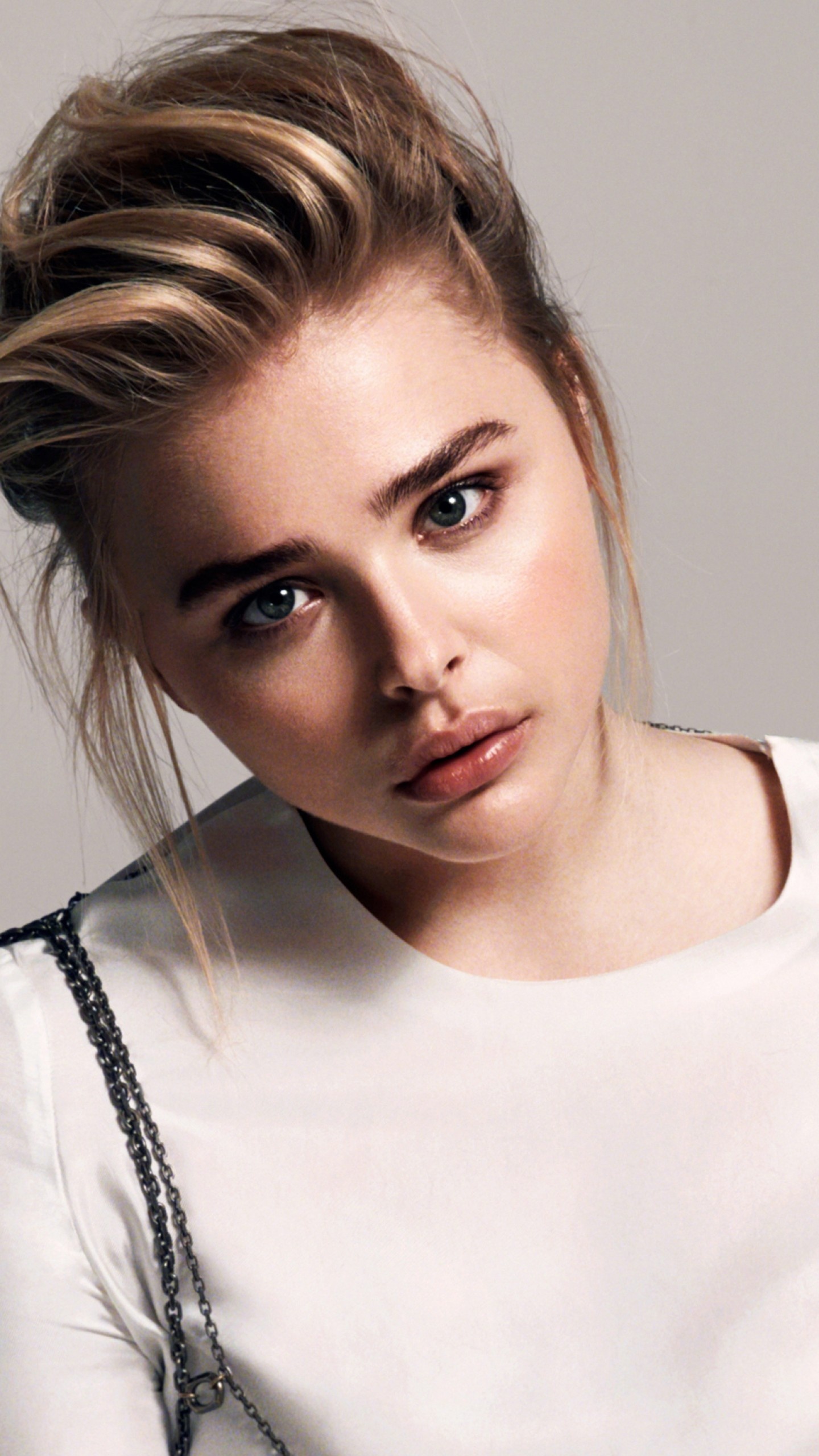 Chloe Moretz: Portrayed Kayla Judith Forester in a 2021 American comedy film, Tom and Jerry. 1440x2560 HD Background.