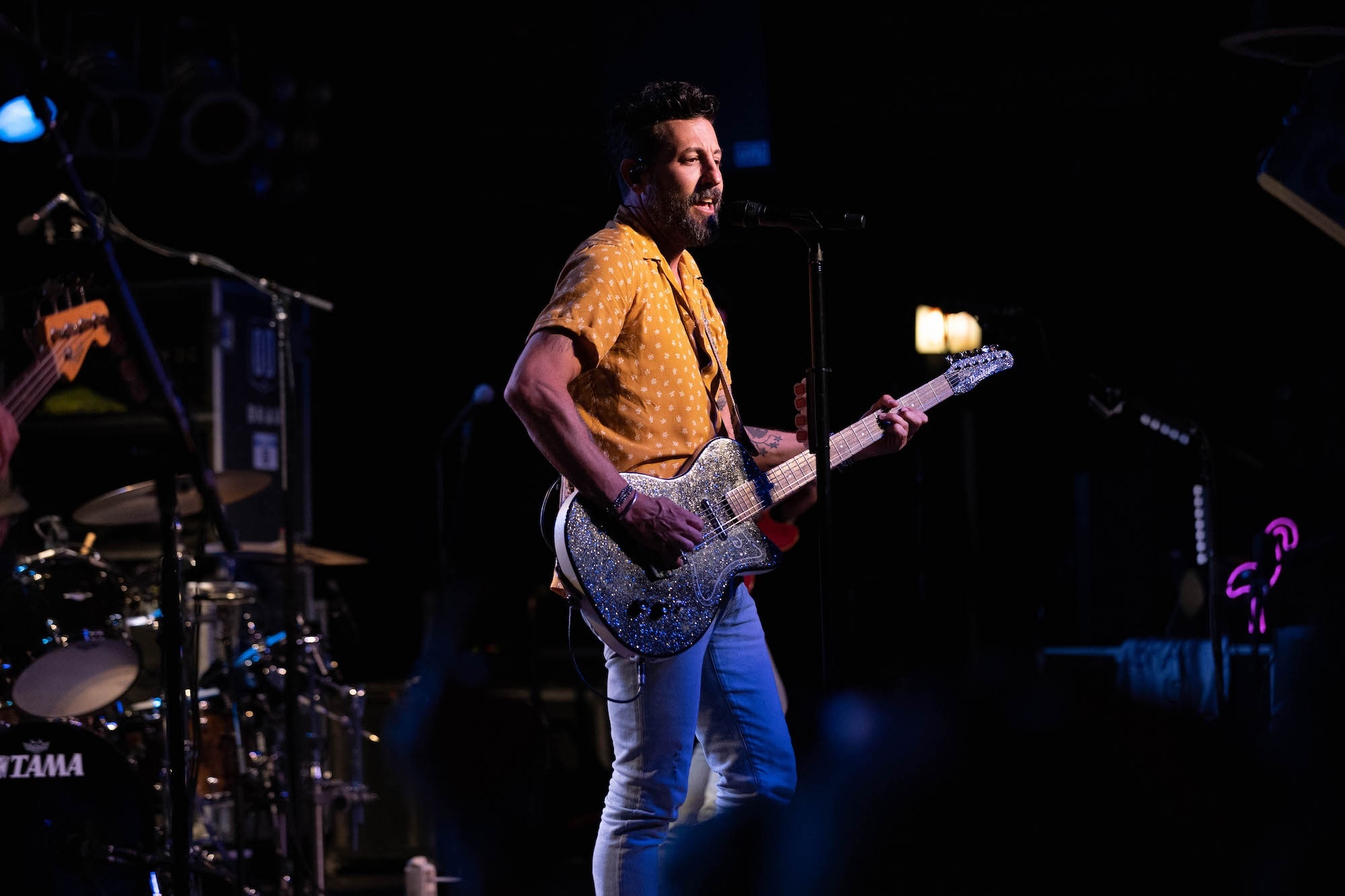 Old Dominion band, Live concert in Chicago, 2000x1340 HD Desktop