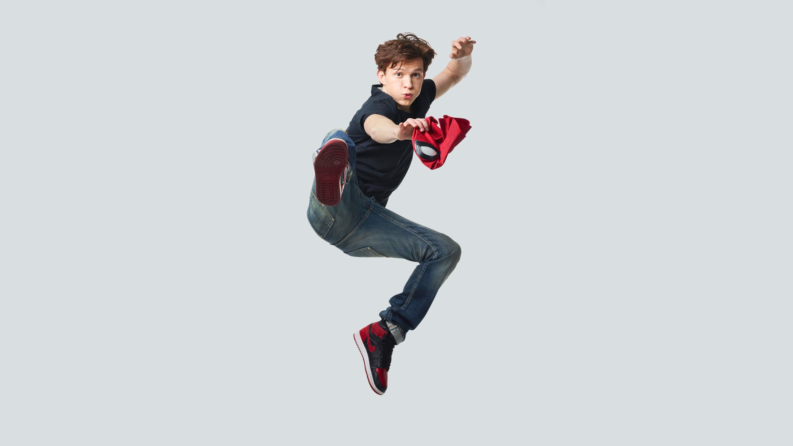 Tom Holland: Won the 2012 National Board of Review Award for Breakthrough Performance. 2560x1440 HD Background.