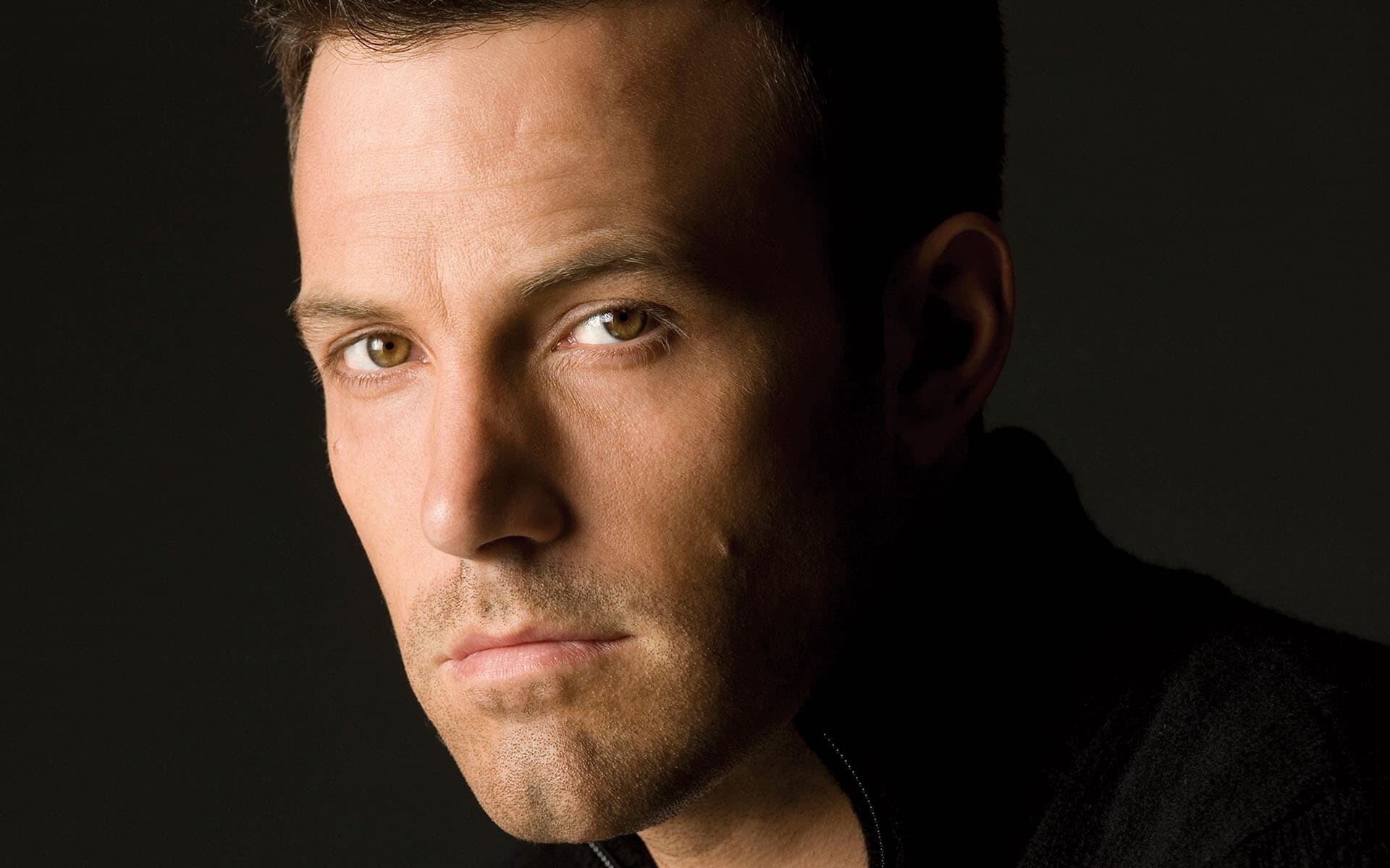 Ben Affleck: A strong supporter of many charitable organizations, including Feeding America, Paralyzed Veterans of America, A-T Children's Project, and the Jimmy Fund. 1920x1200 HD Background.