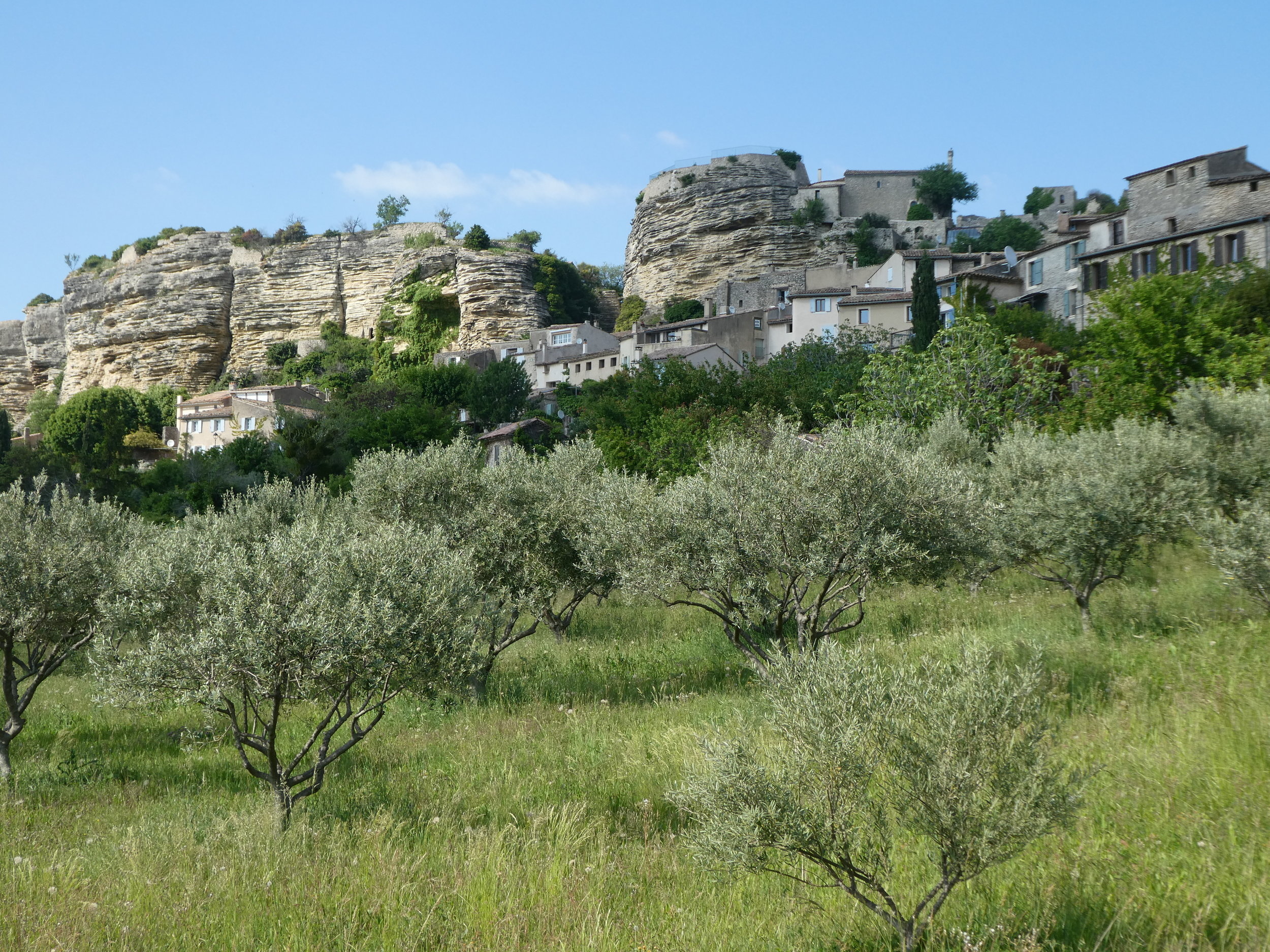 Luberon Regional Nature Park, Off-the-beaten-track Provence, Hidden gems, Authentic experience, 2500x1880 HD Desktop