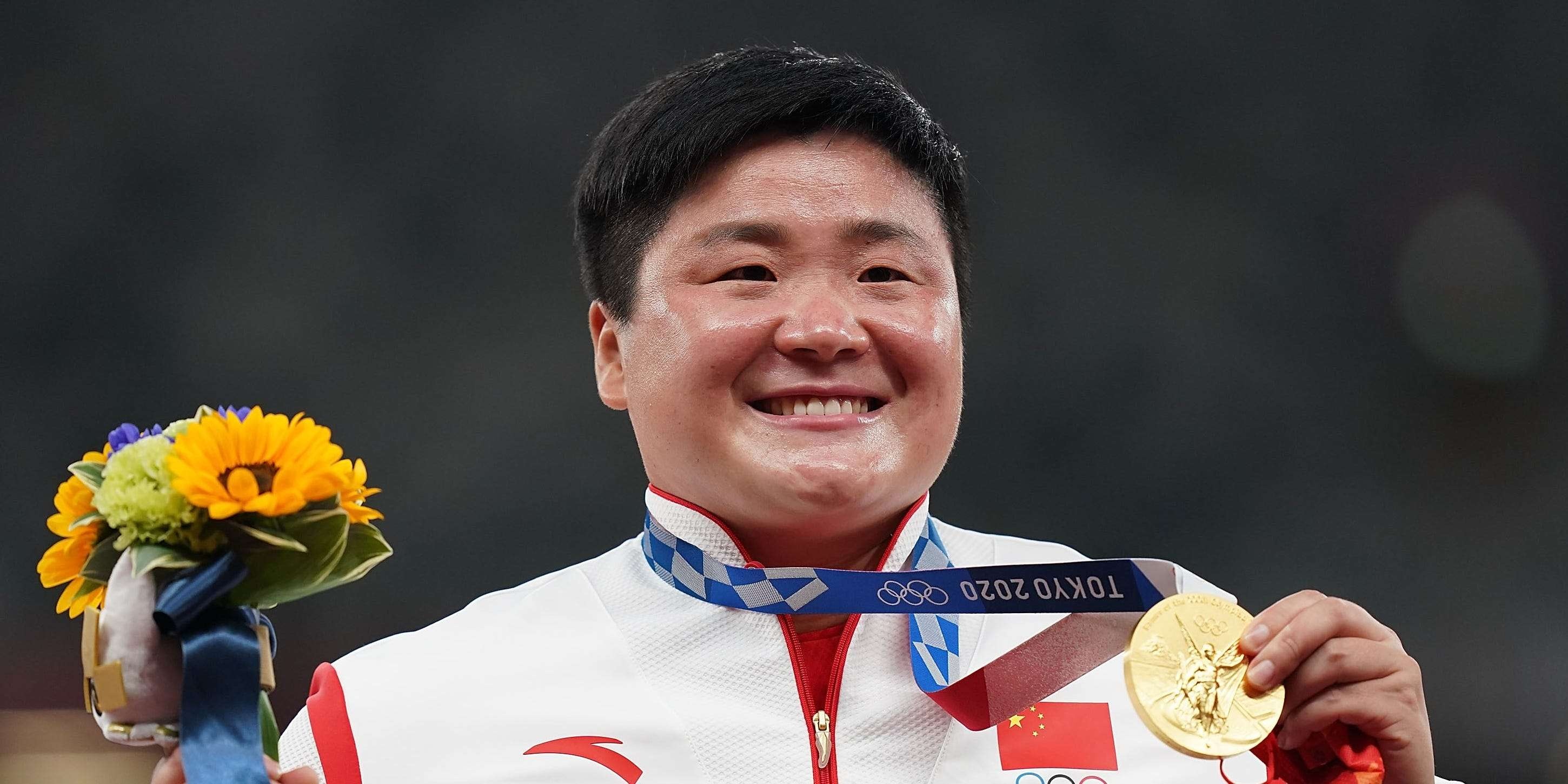 Gong Lijiao, Shot put gold medalist, Criticized by media, Chinese athlete, 2900x1450 Dual Screen Desktop