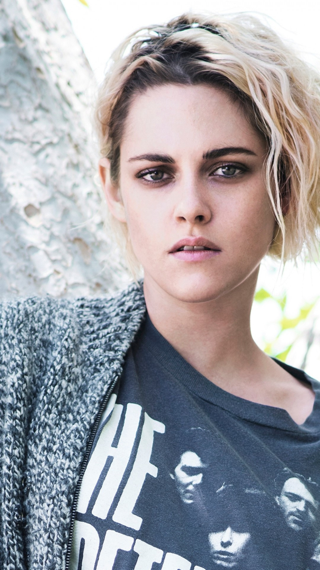 Kristen Stewart: Ranked by Forbes as the world's highest-paid actress in 2012, with total earnings of $34.5 million. 1080x1920 Full HD Background.