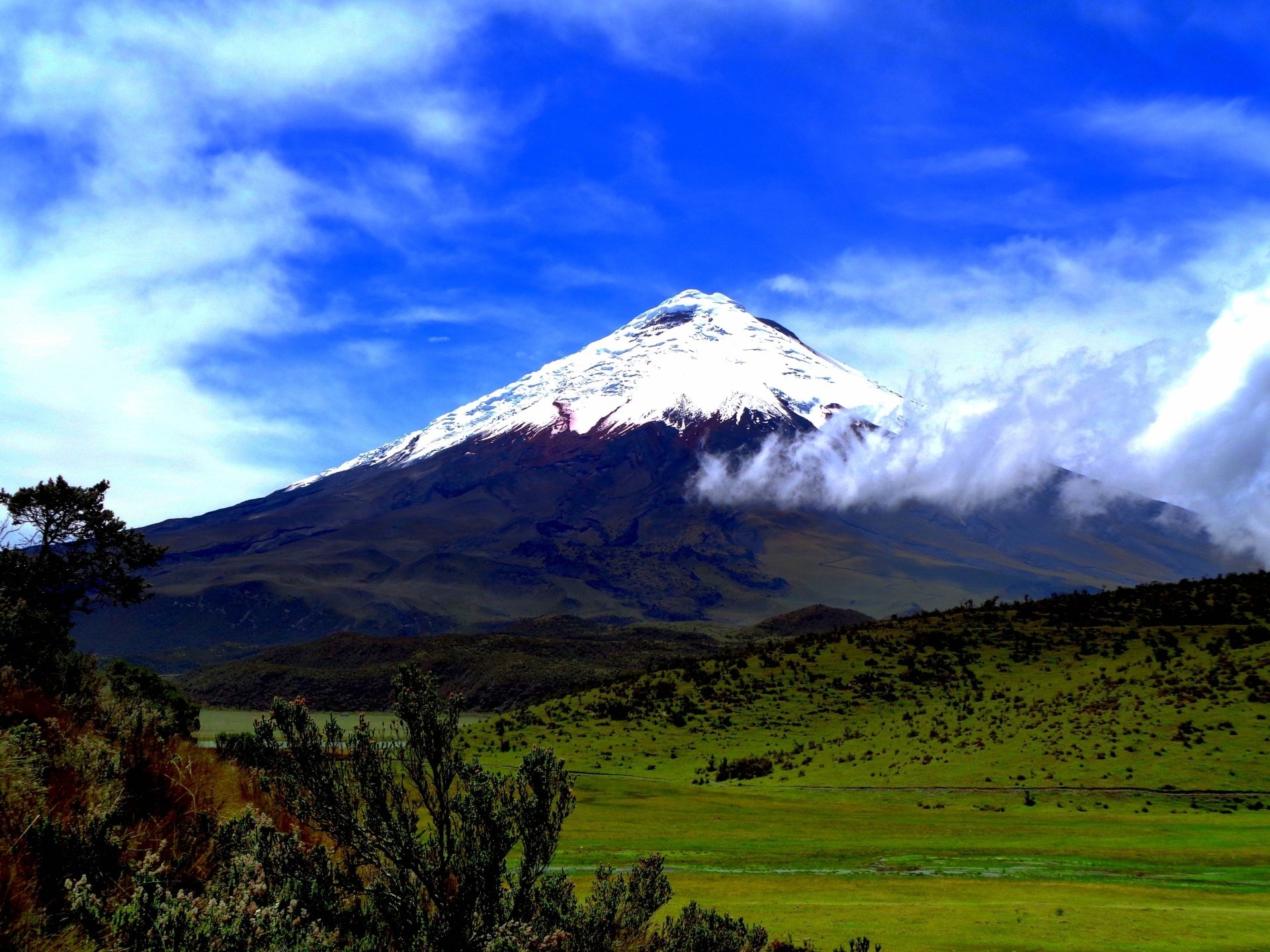 Ecuador: Cotopaxi, One of Ecuador's most active volcanoes. 1920x1440 HD Background.