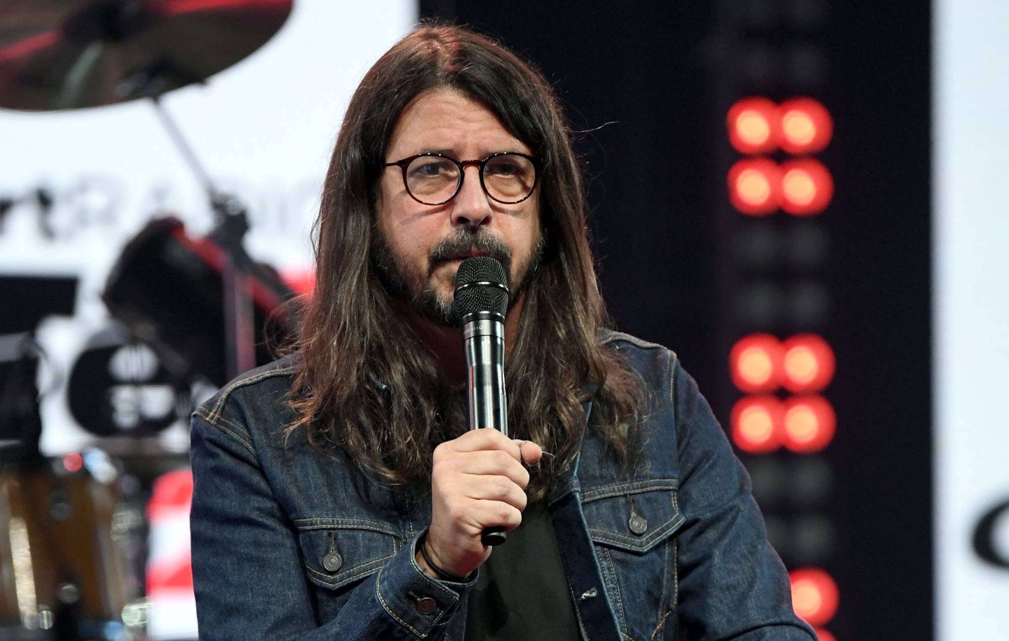Dave Grohl, The Storyteller, Life tales, Melodic memories, 2000x1270 HD Desktop