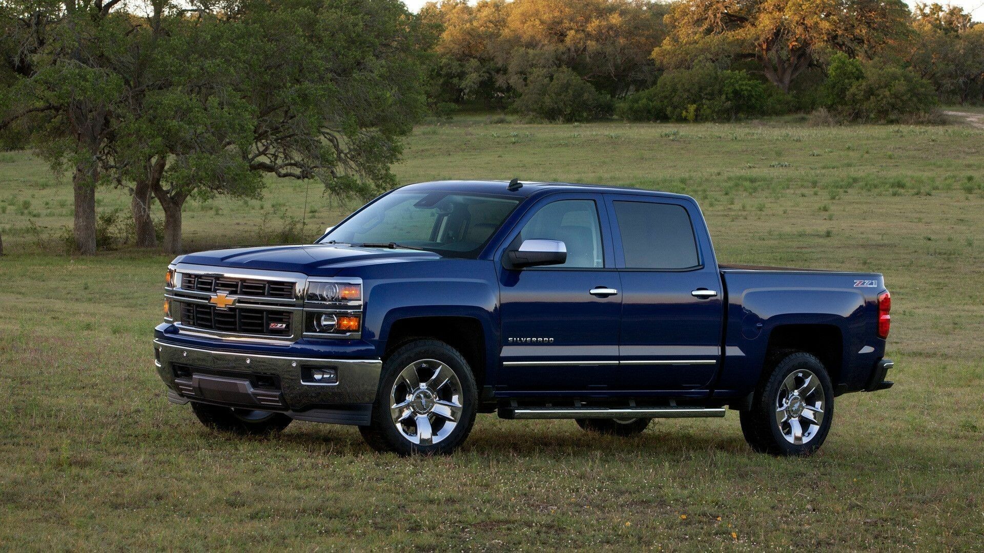 Chevrolet Silverado: Entered production for the 1999 model year, Designed for serious off-road action. 1920x1080 Full HD Background.