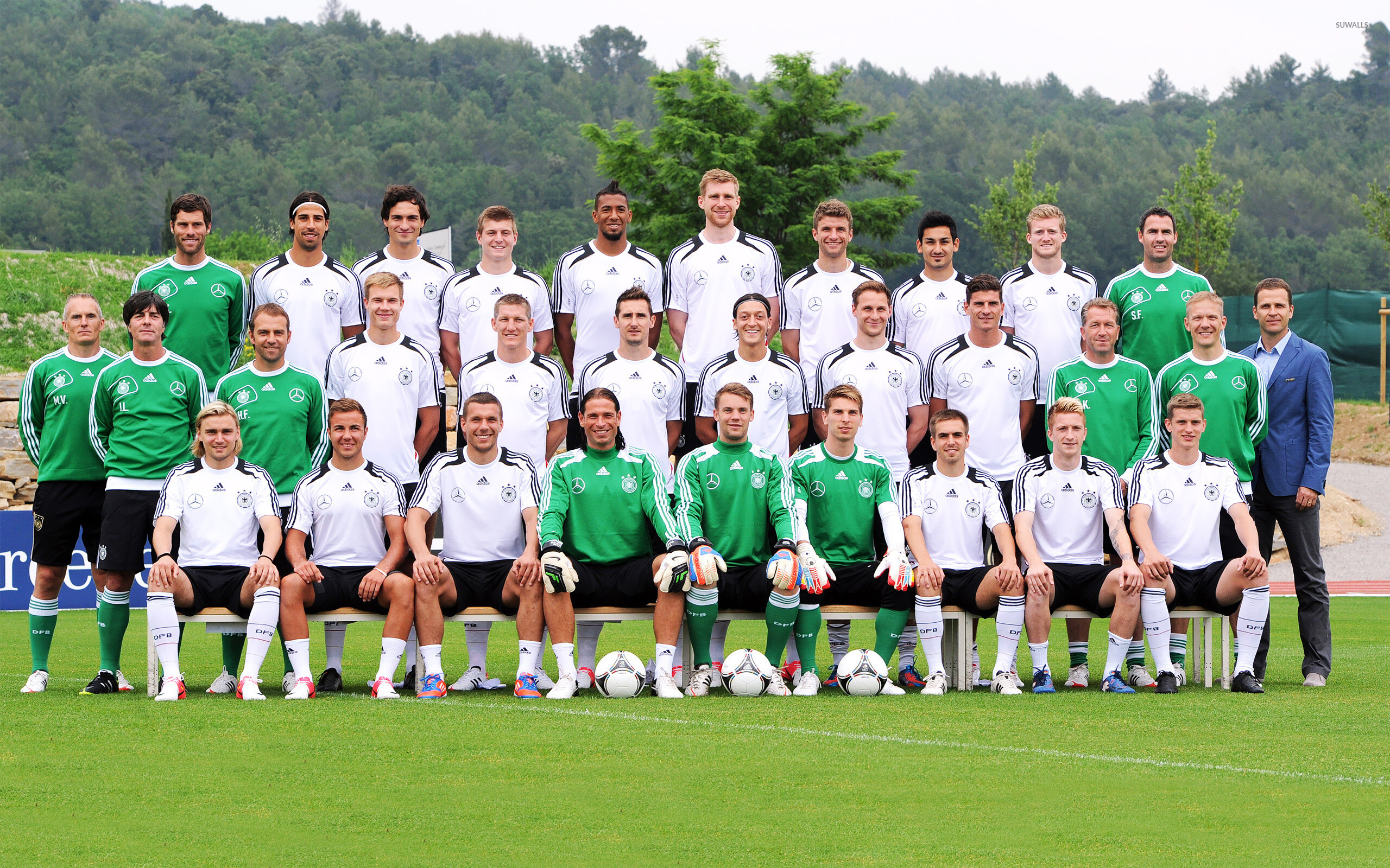 Germany Soccer Team: Sami Khedira, Mats Hummels, Thomas Muller, Ilkay Gundogan, Mesut Ozil, Miro Klose, Joachim Low. 2560x1600 HD Background.