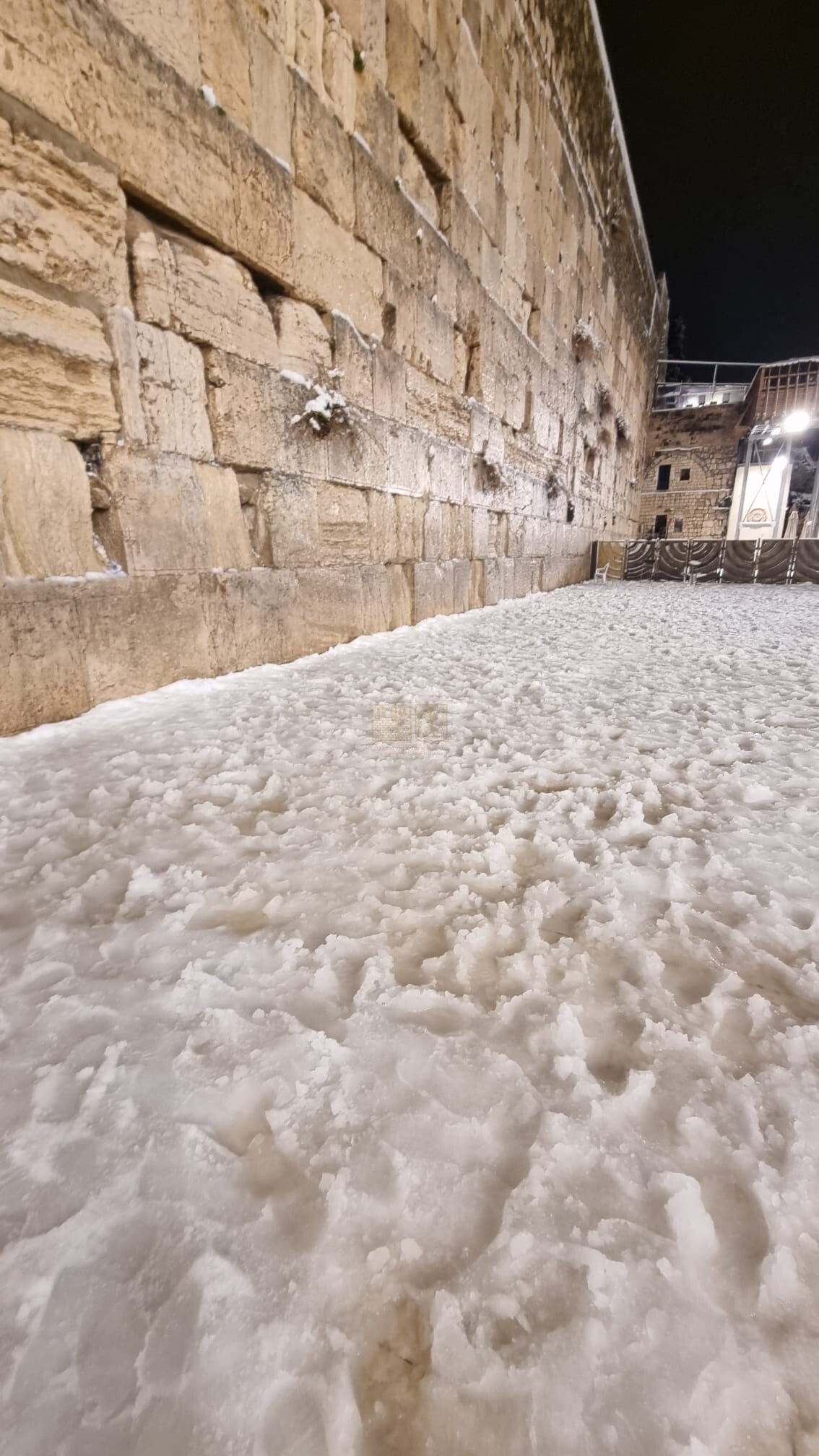The Western Wall, Snowy night spectacle, Jerusalem's tranquil ambiance, 2022 gallery, 1140x2020 HD Handy