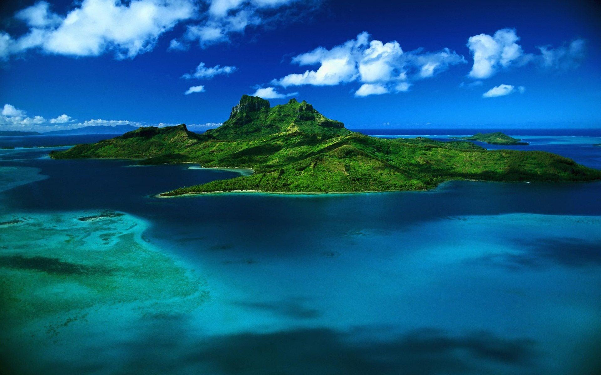 Bora Bora: Mount Otemanu, A jagged remnant of an ancient volcano that rises up to a sharp point at 2,385 feet. 1920x1200 HD Background.