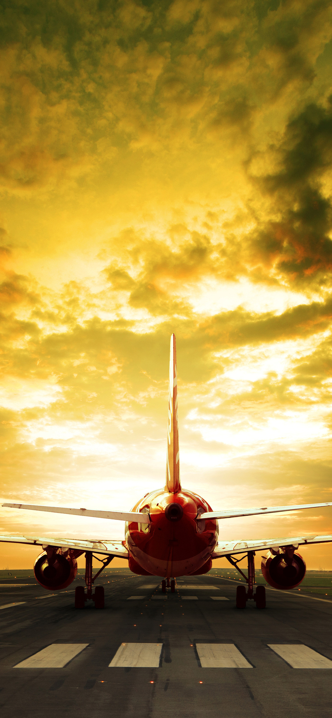 Airstrip: Has designated areas for parking and servicing planes. 1130x2440 HD Background.